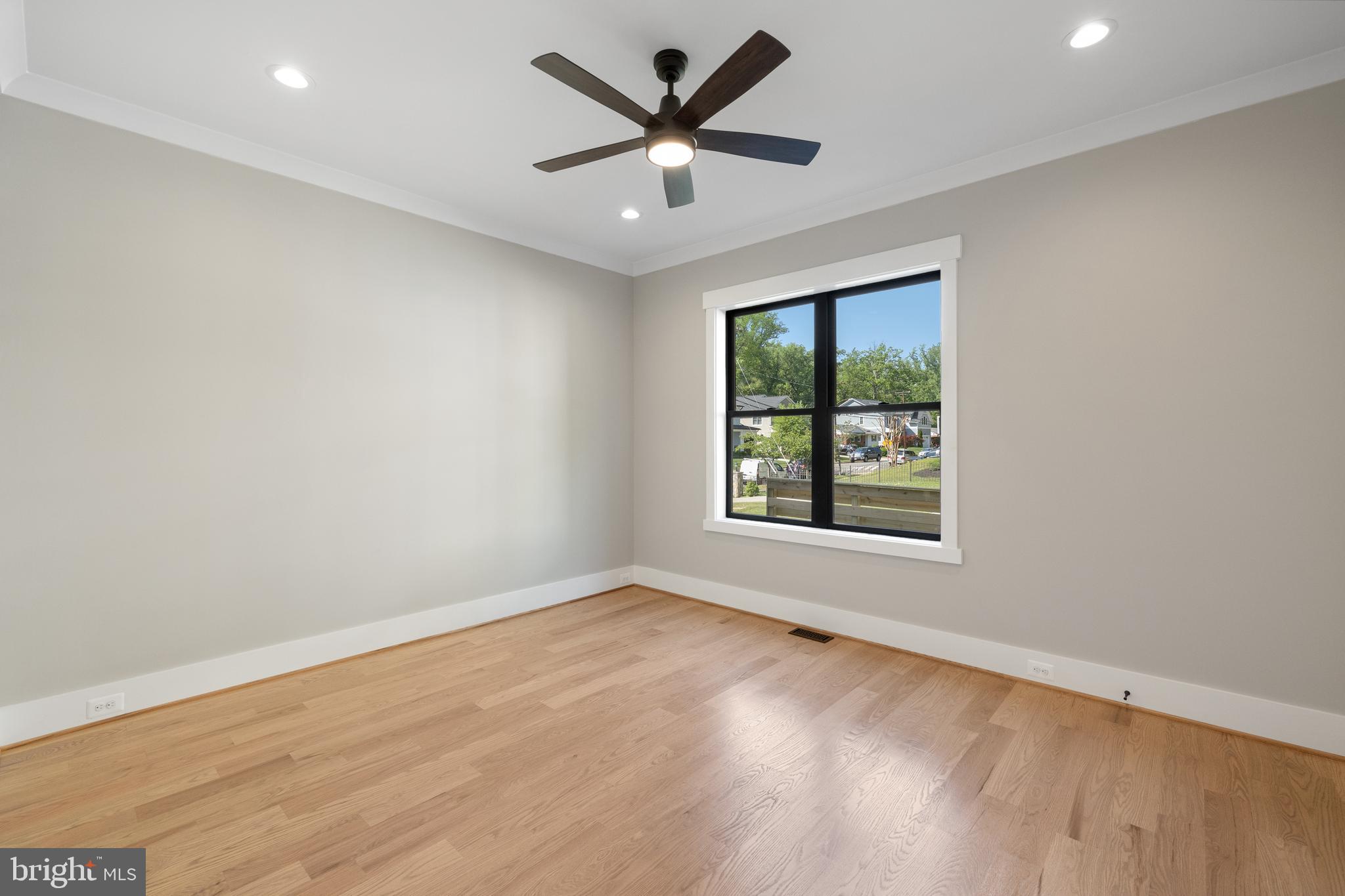 VIENNA WOODS - Residential