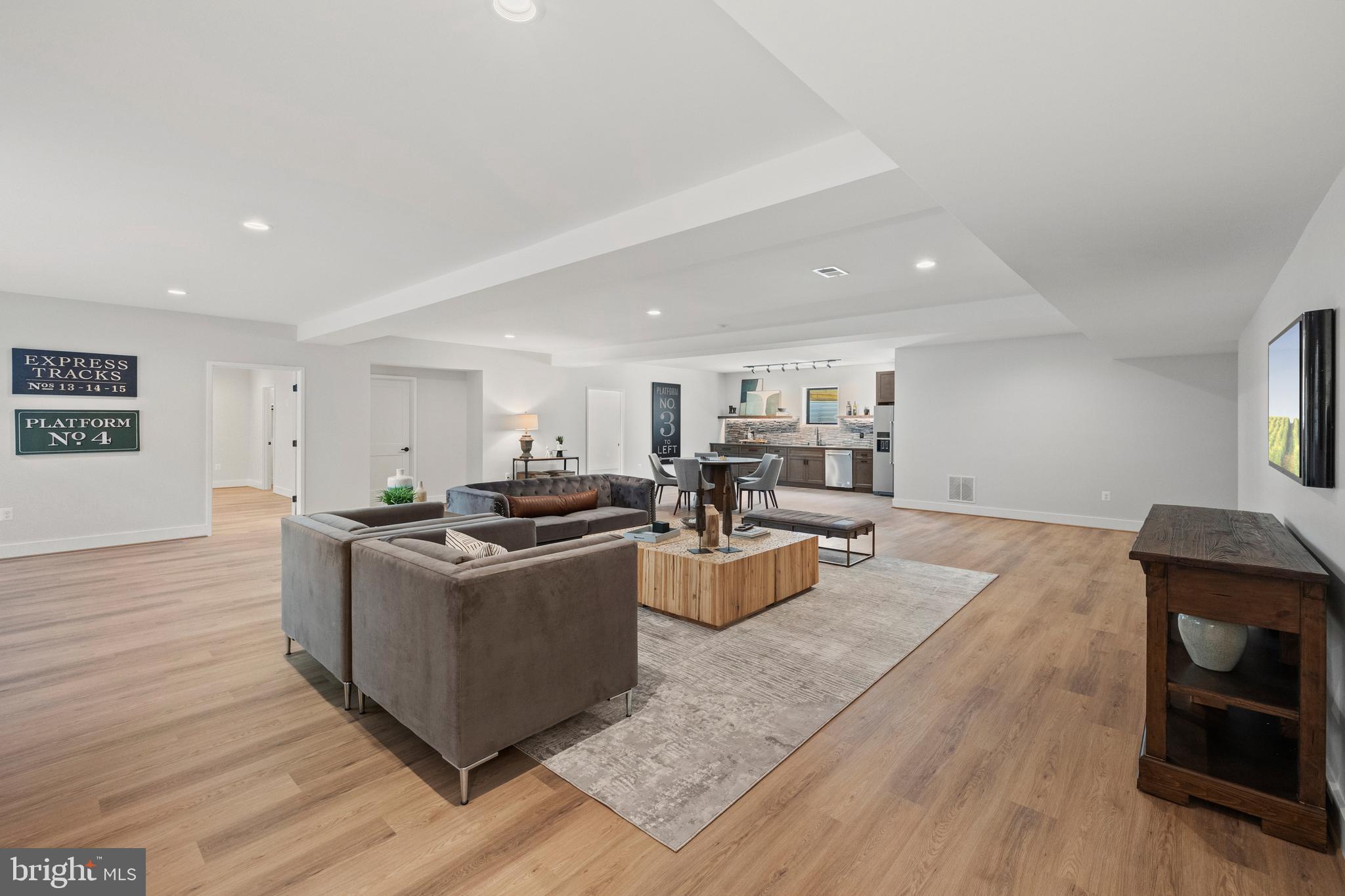 VIENNA WOODS - Residential