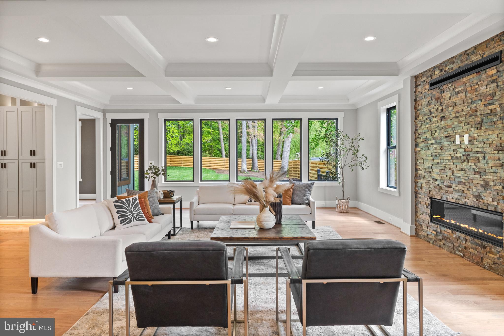 VIENNA WOODS - Residential