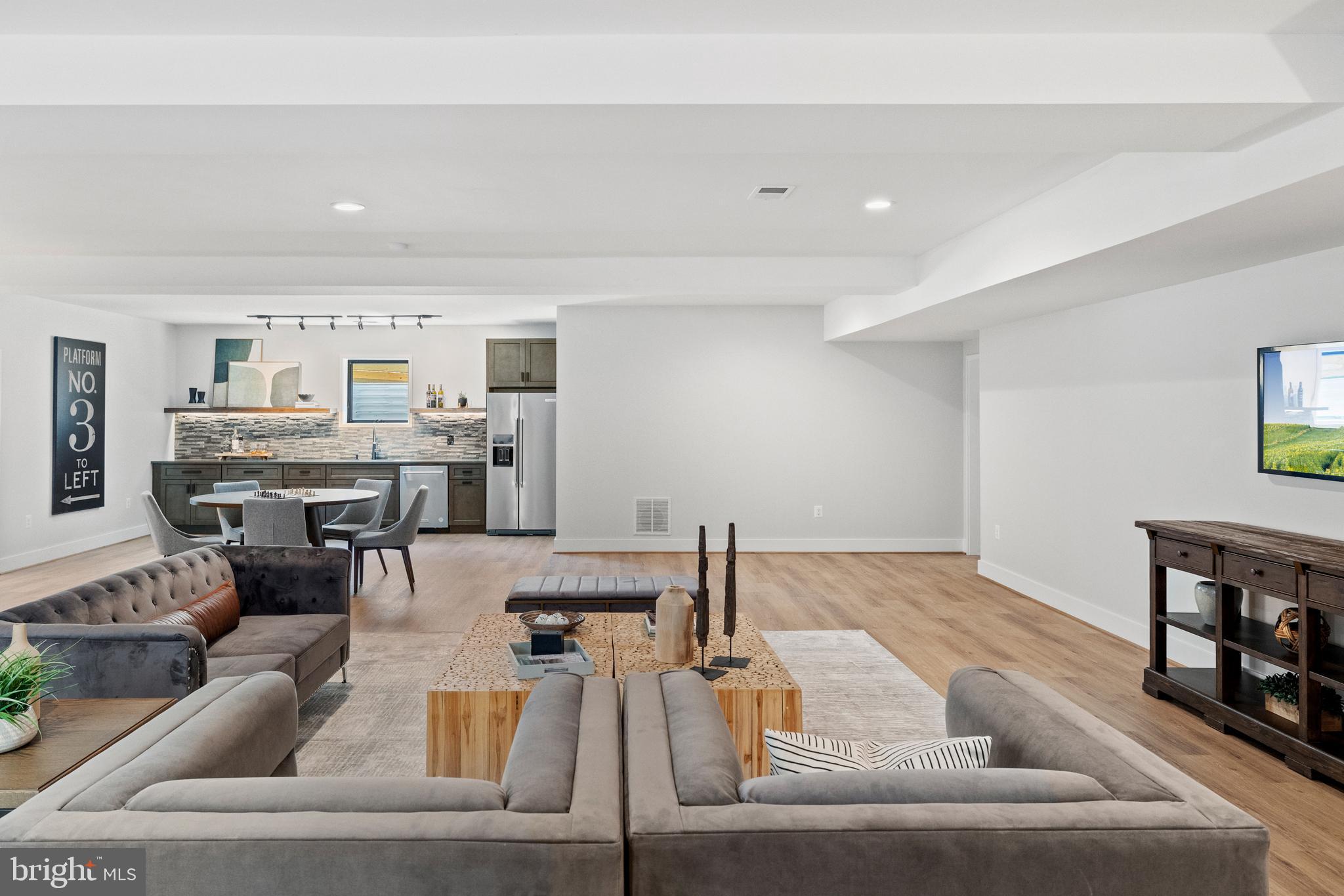 VIENNA WOODS - Residential