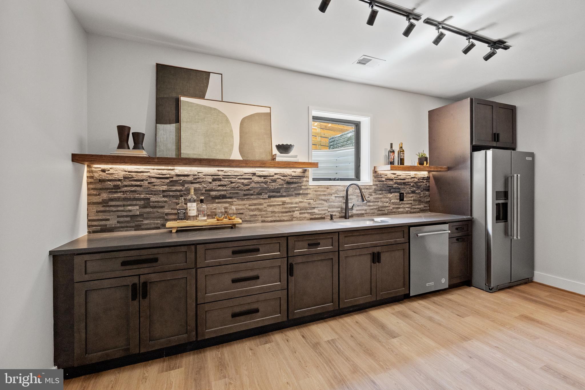 VIENNA WOODS - Residential