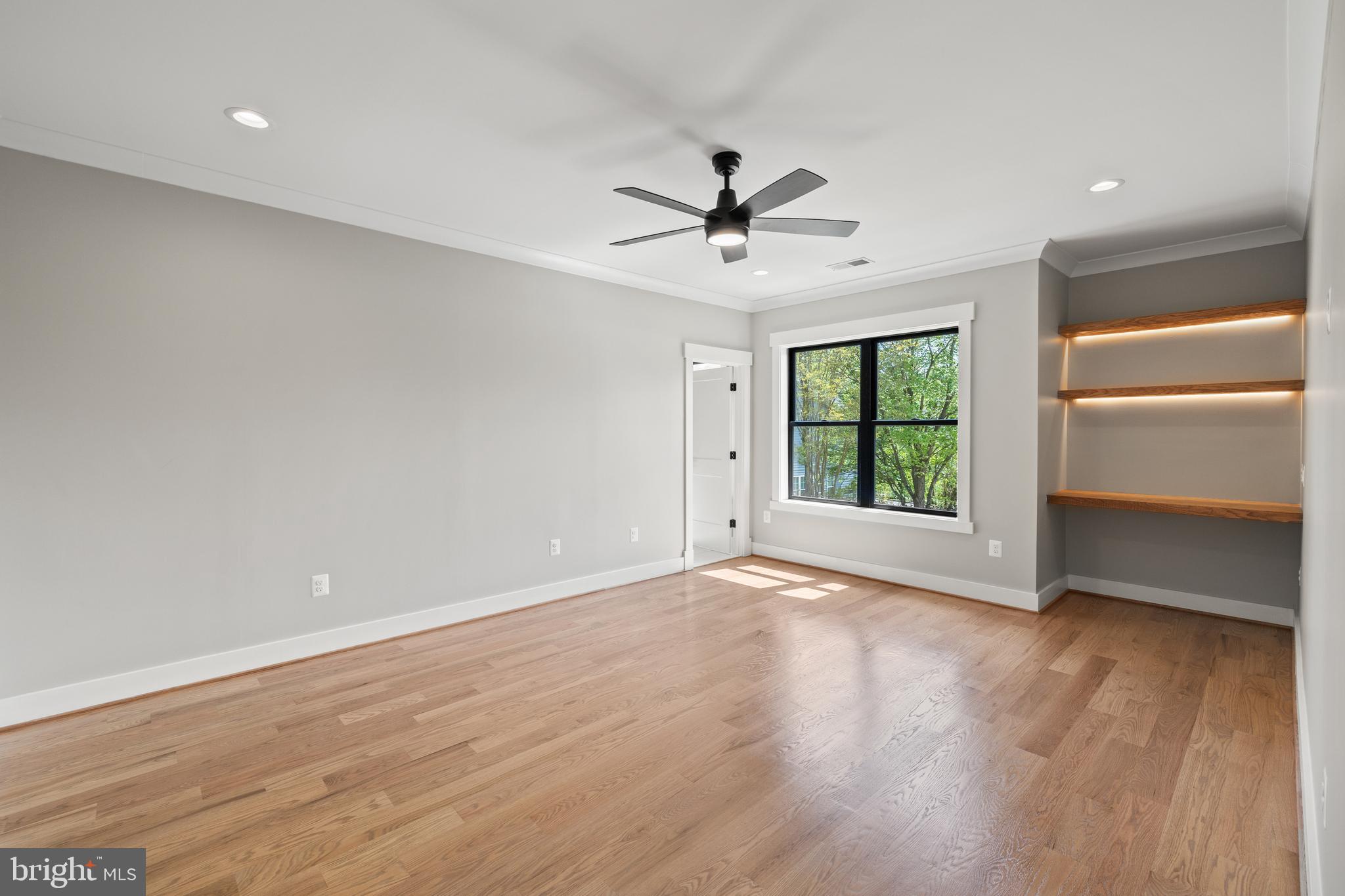 VIENNA WOODS - Residential