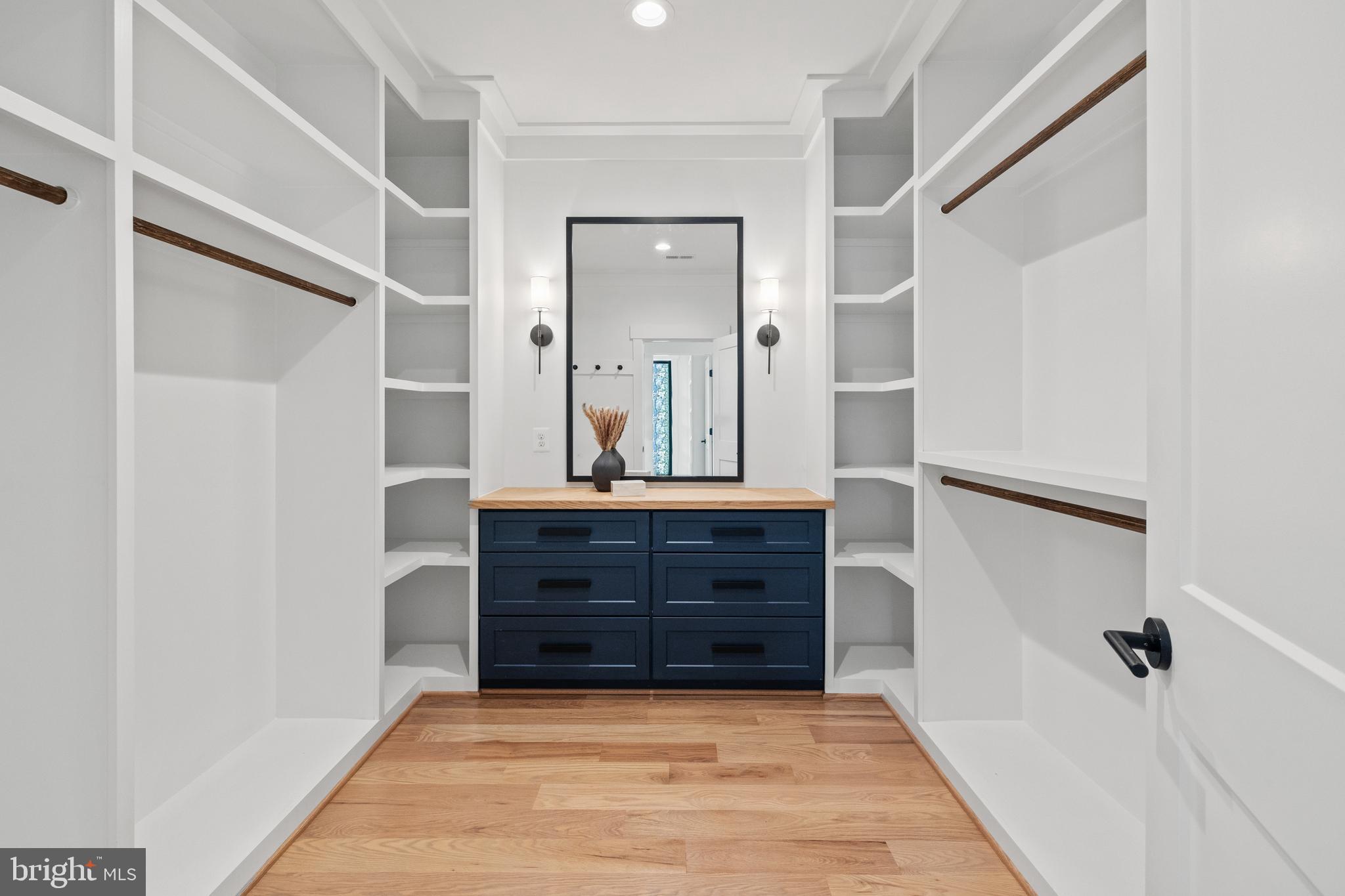 VIENNA WOODS - Residential