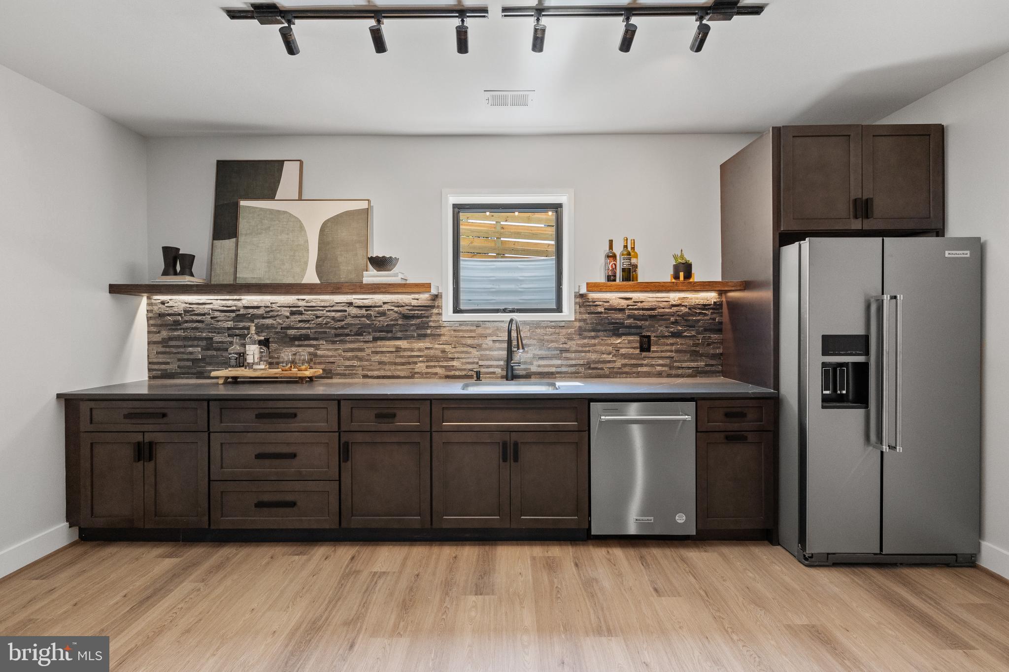 VIENNA WOODS - Residential