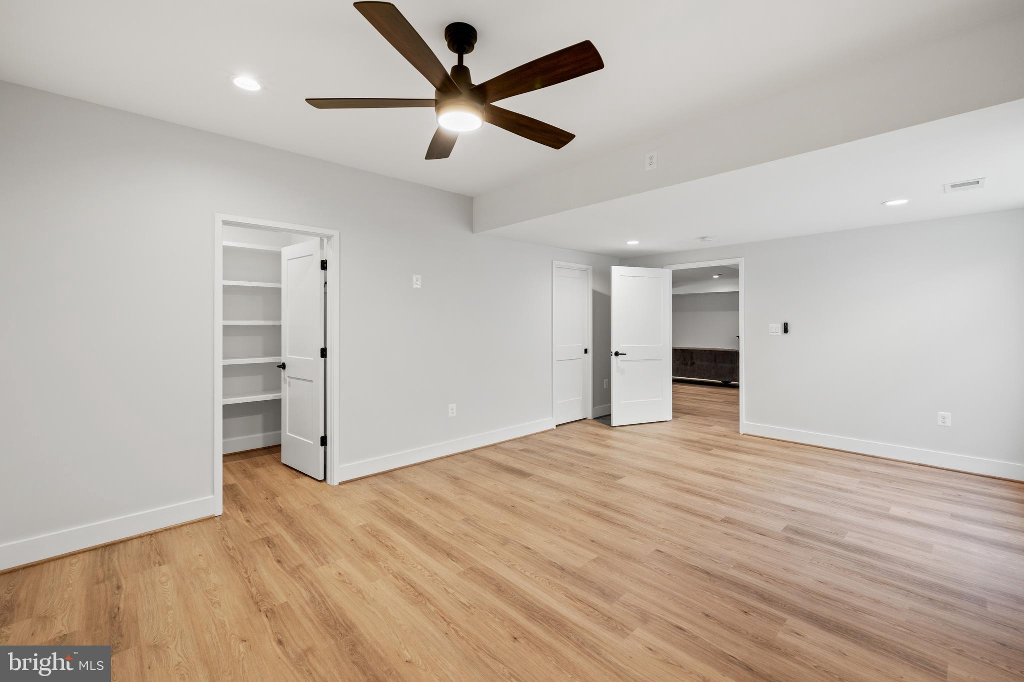 VIENNA WOODS - Residential