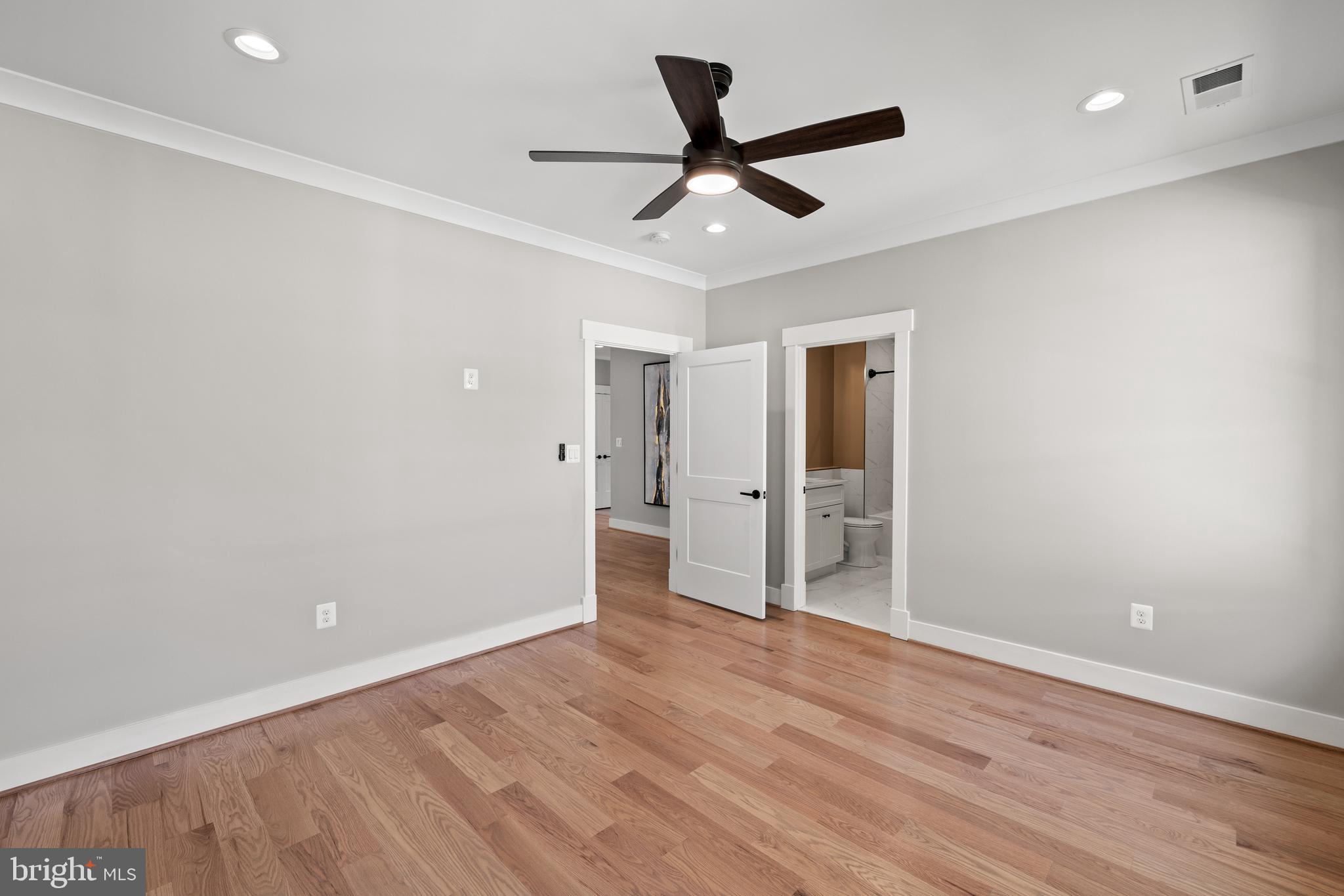 VIENNA WOODS - Residential