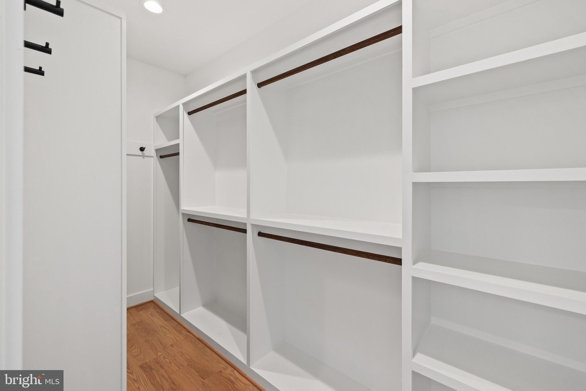 VIENNA WOODS - Residential