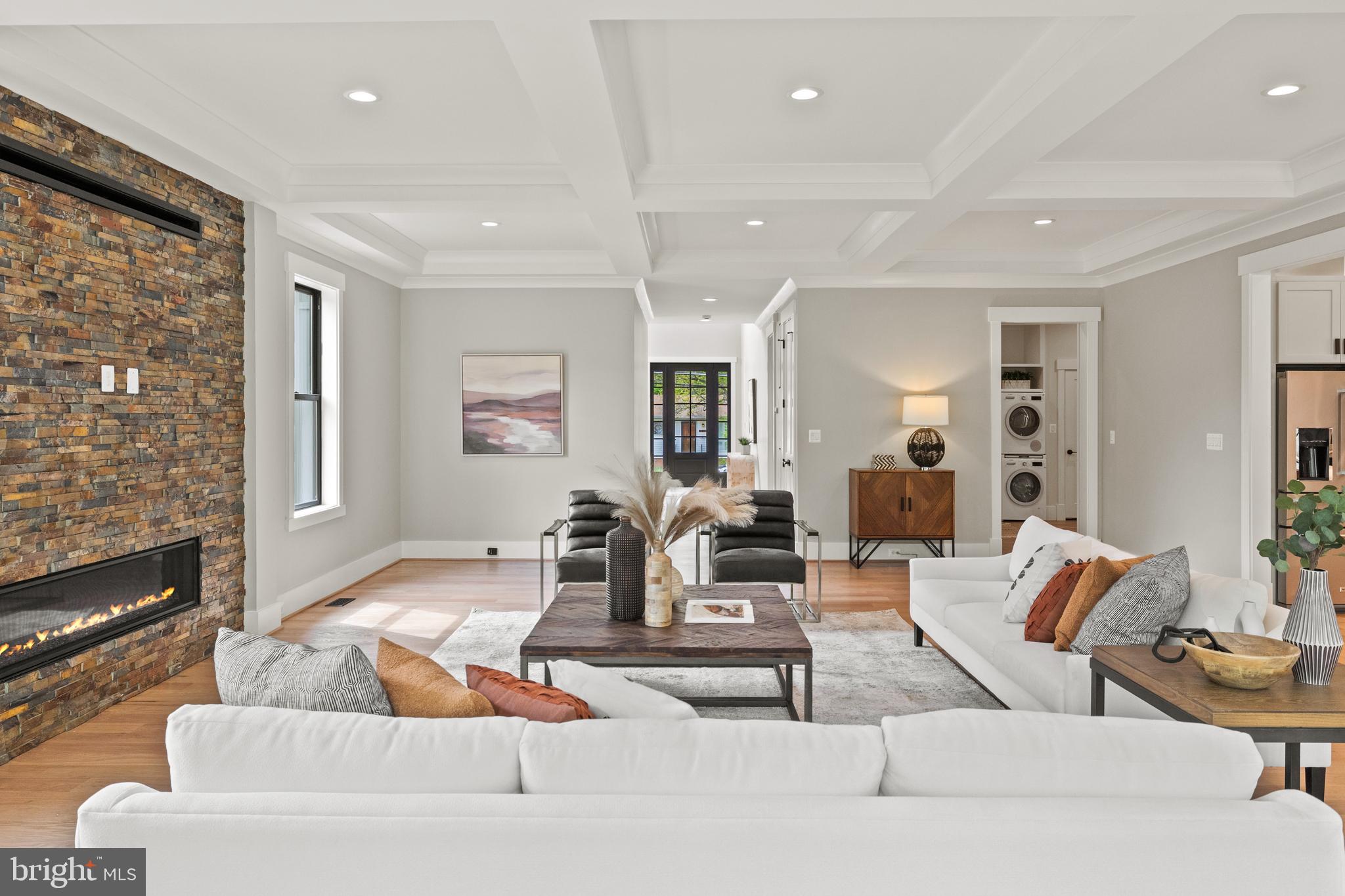 VIENNA WOODS - Residential