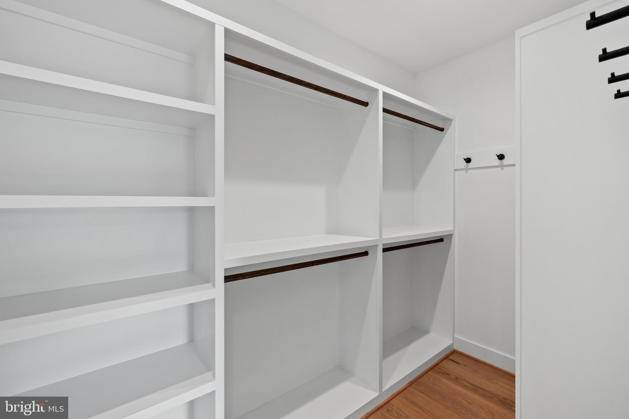 VIENNA WOODS - Residential