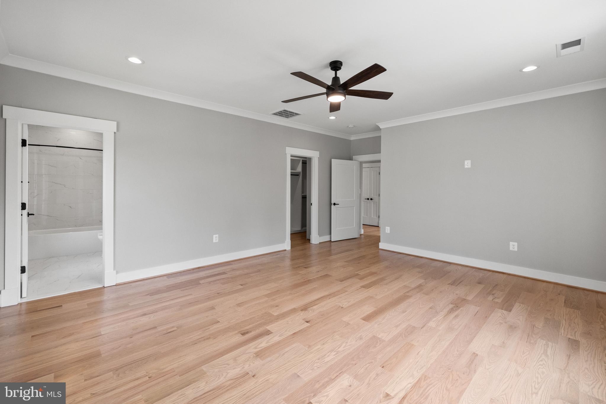 VIENNA WOODS - Residential