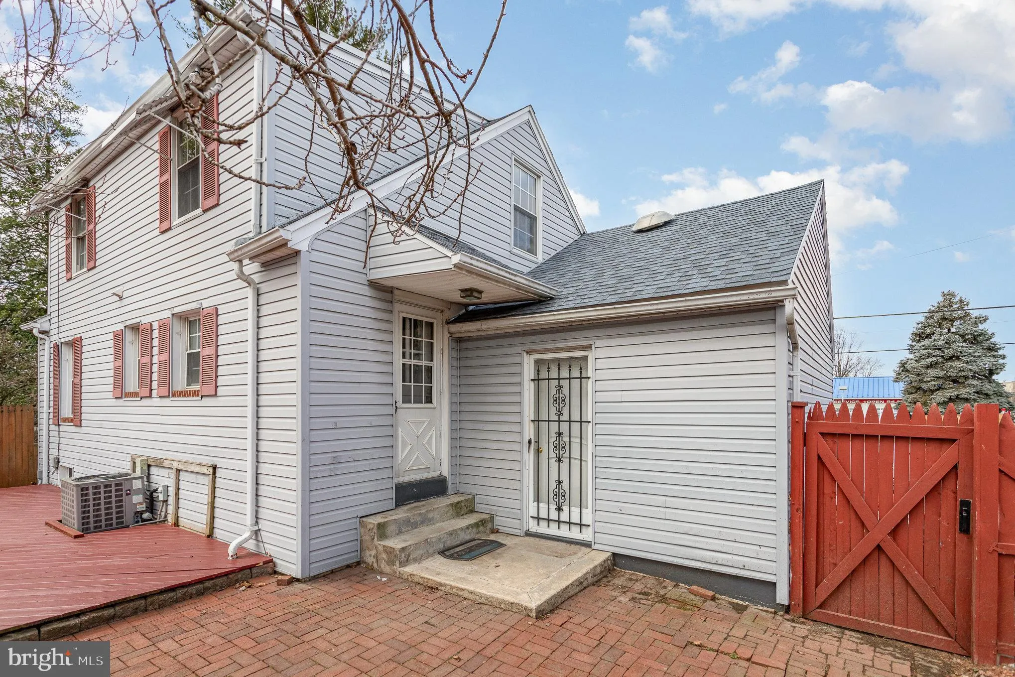 York, Pennsylvania 17406, United States, 3 Bedrooms Bedrooms, ,1 BathroomBathrooms,Residential,Pending,80312