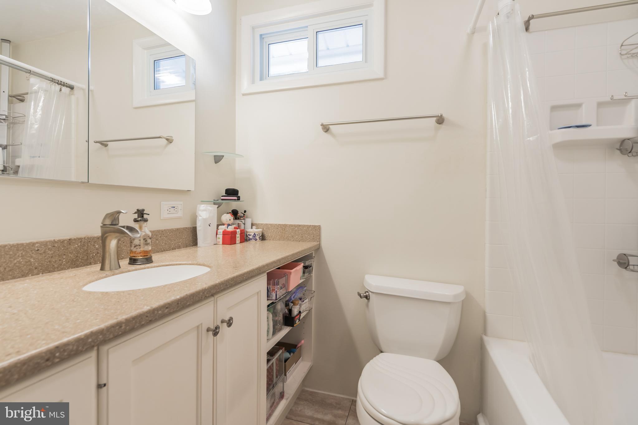 ROLLING VALLEY - Residential Lease