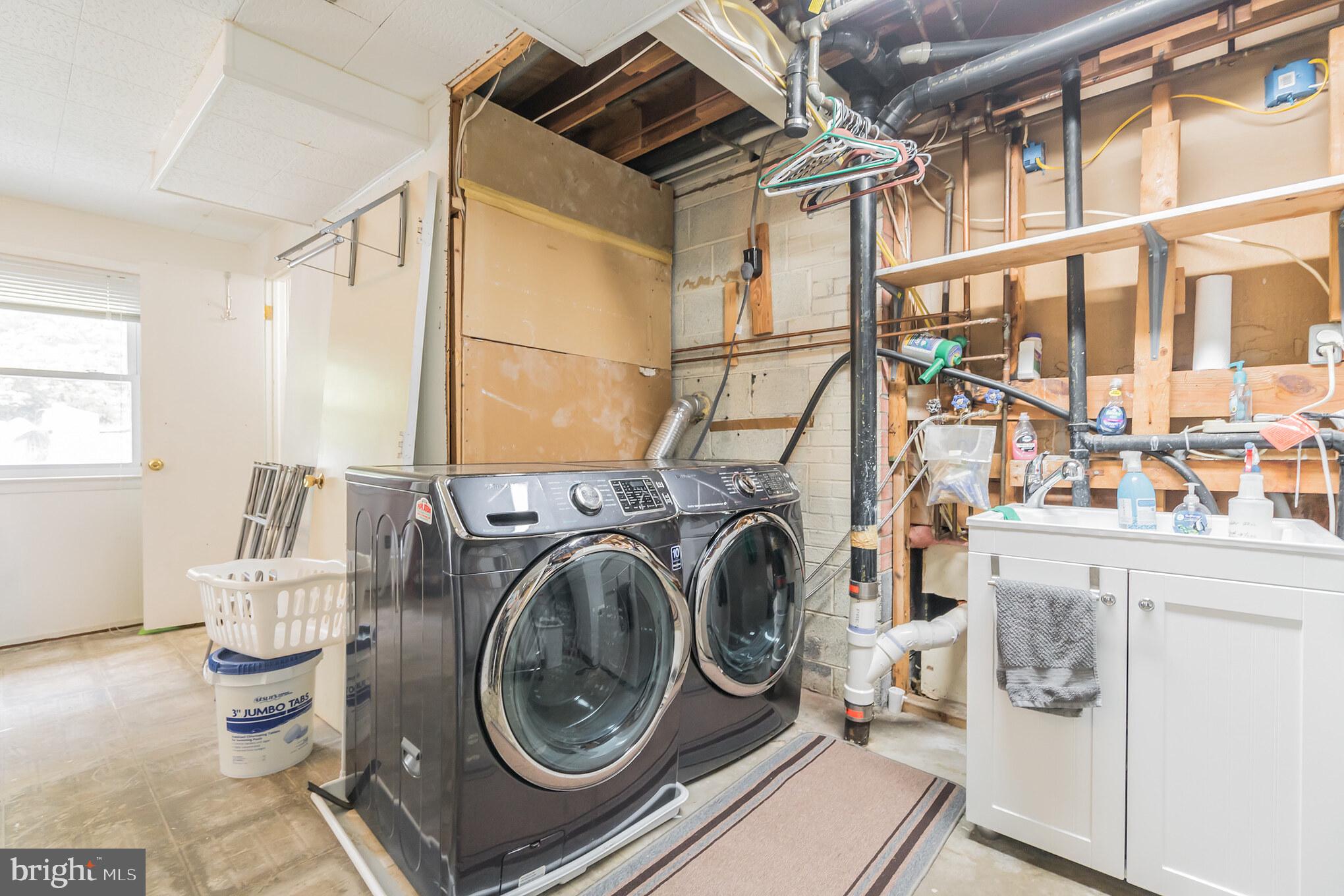 ROLLING VALLEY - Residential Lease