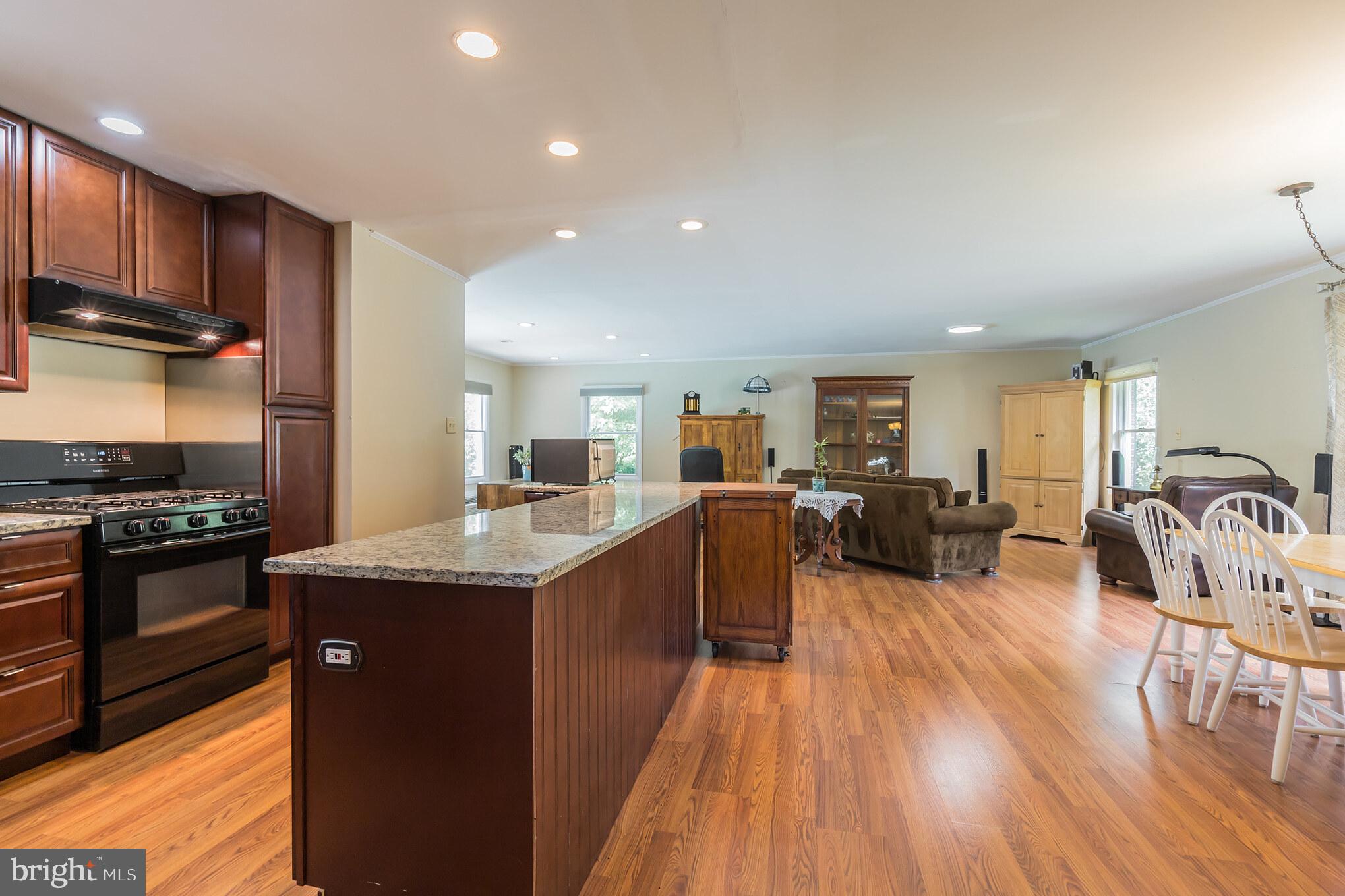 ROLLING VALLEY - Residential Lease