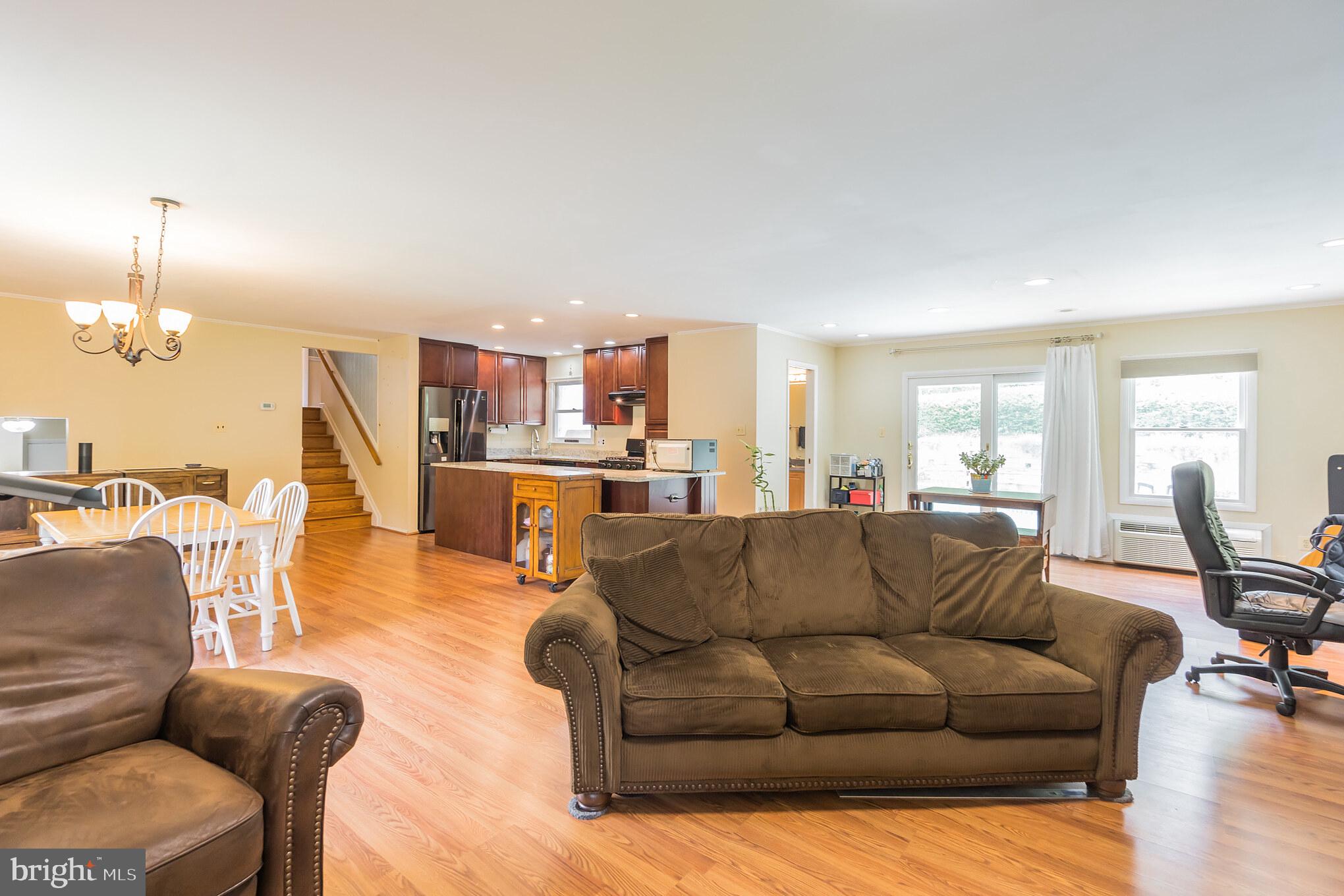 ROLLING VALLEY - Residential Lease