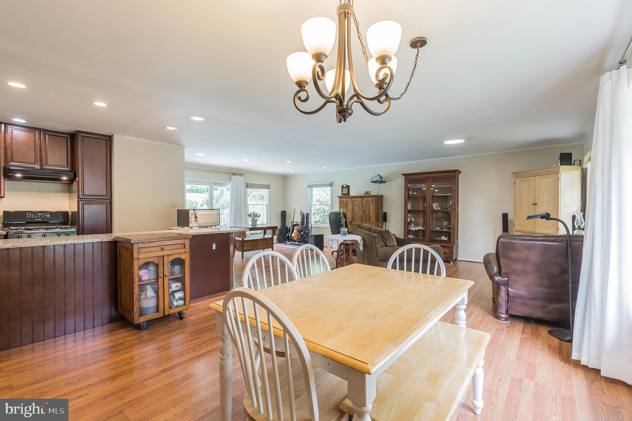 ROLLING VALLEY - Residential Lease