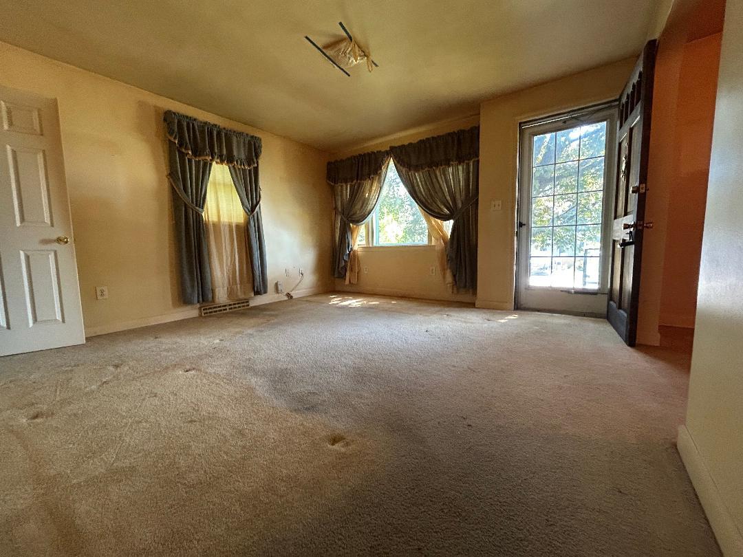 CATONSVILLE MANOR - Residential
