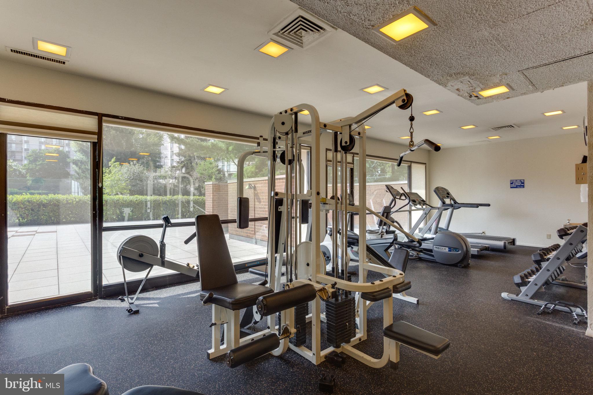 MCLEAN HOUSE NORTH - Residential