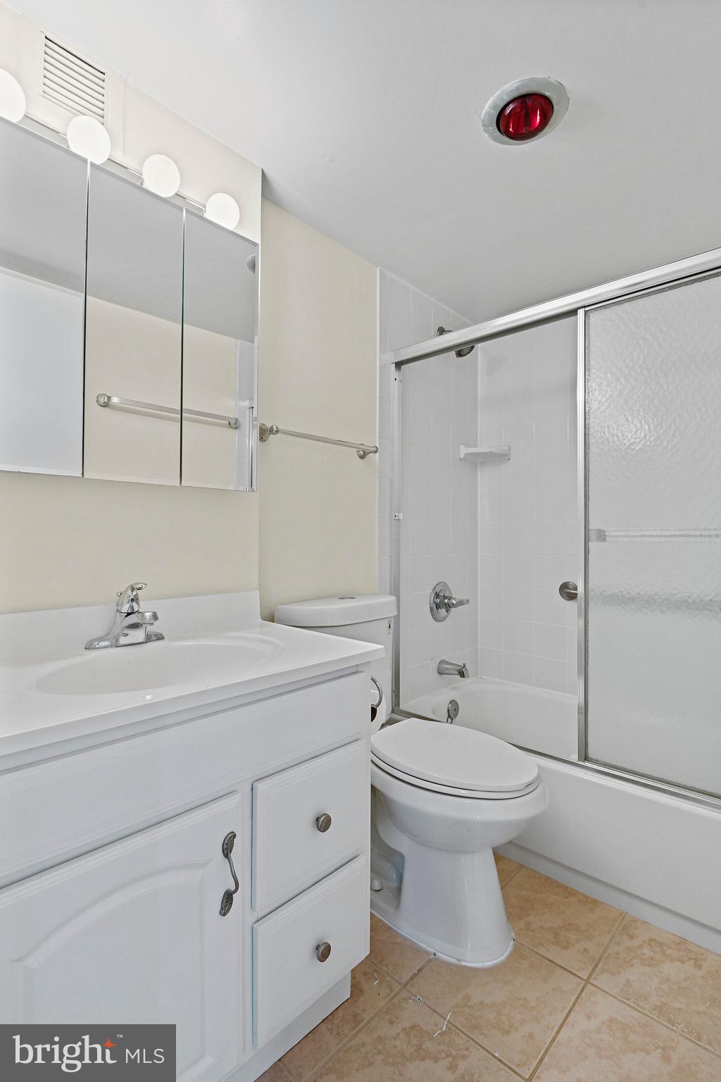 MCLEAN HOUSE NORTH - Residential