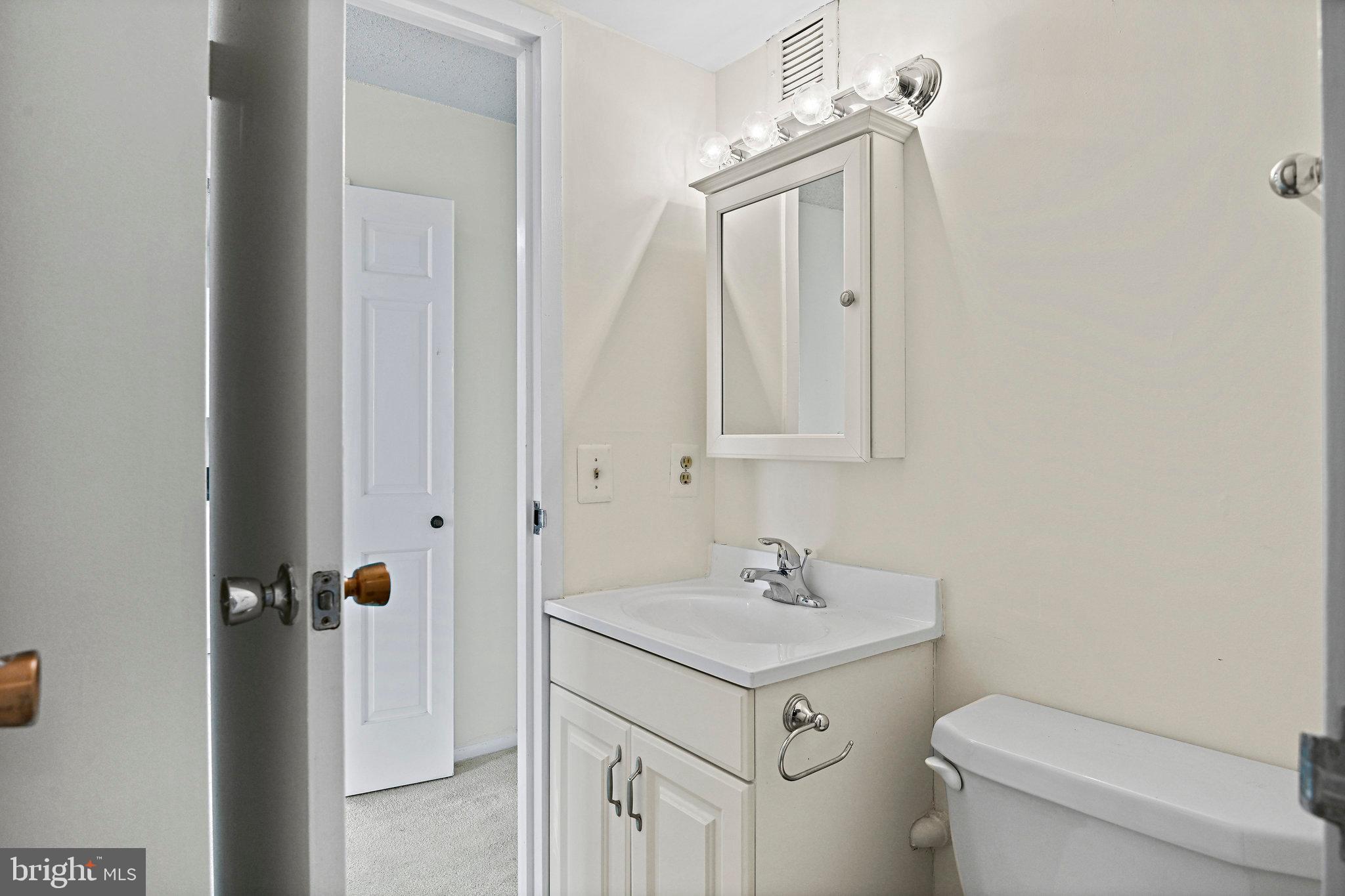 MCLEAN HOUSE NORTH - Residential