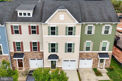 Photo of 10757 Hinton Way, MANASSAS, VA 20112 (MLS # VAPW2116816)