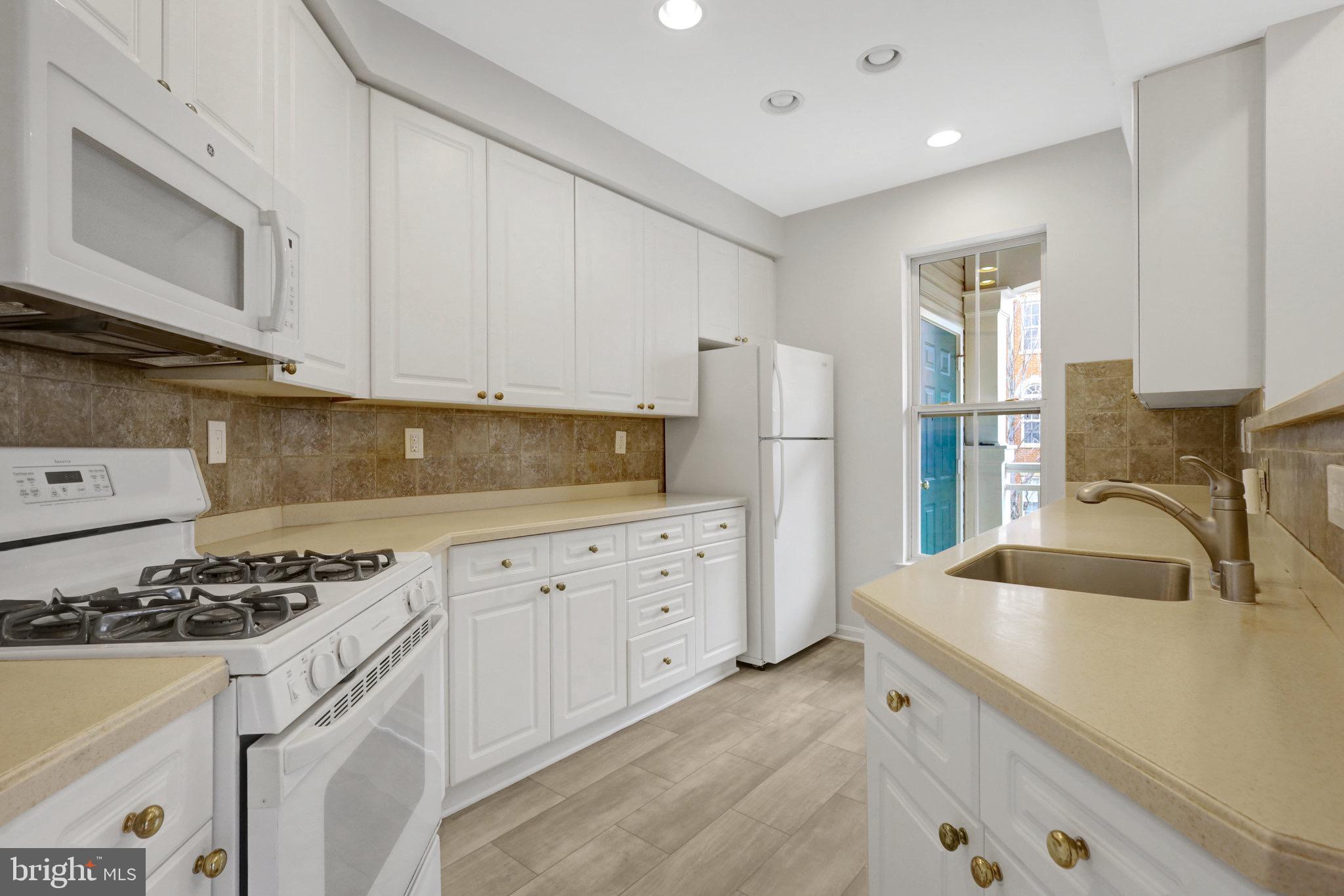 CAMERON STATION - Residential