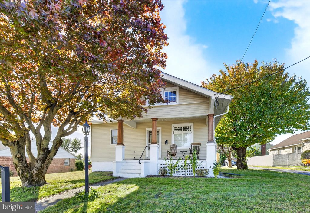 Photo of 406 Brimmer Avenue, NEW HOLLAND, PA 17557 (MLS # PALA2083840)