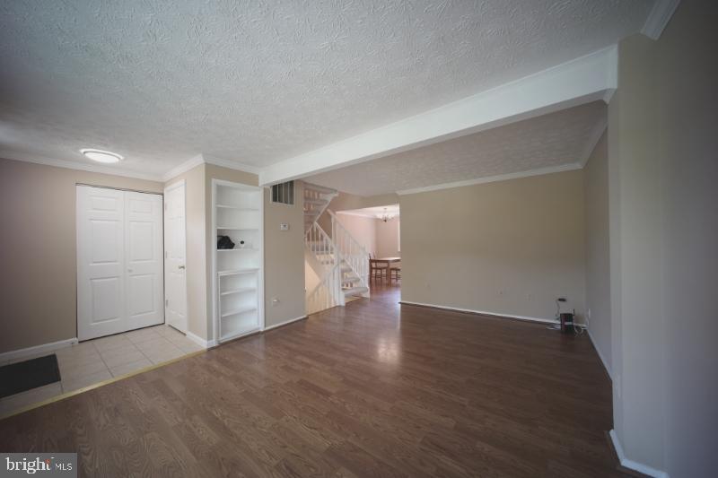 5935 SPRUCE RUN COURT