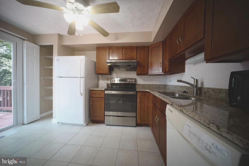 5935 SPRUCE RUN COURT