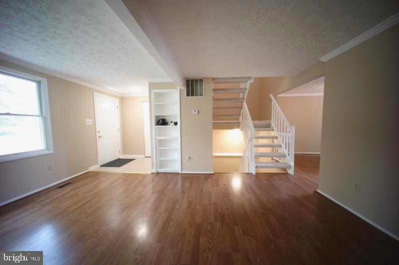 5935 SPRUCE RUN COURT