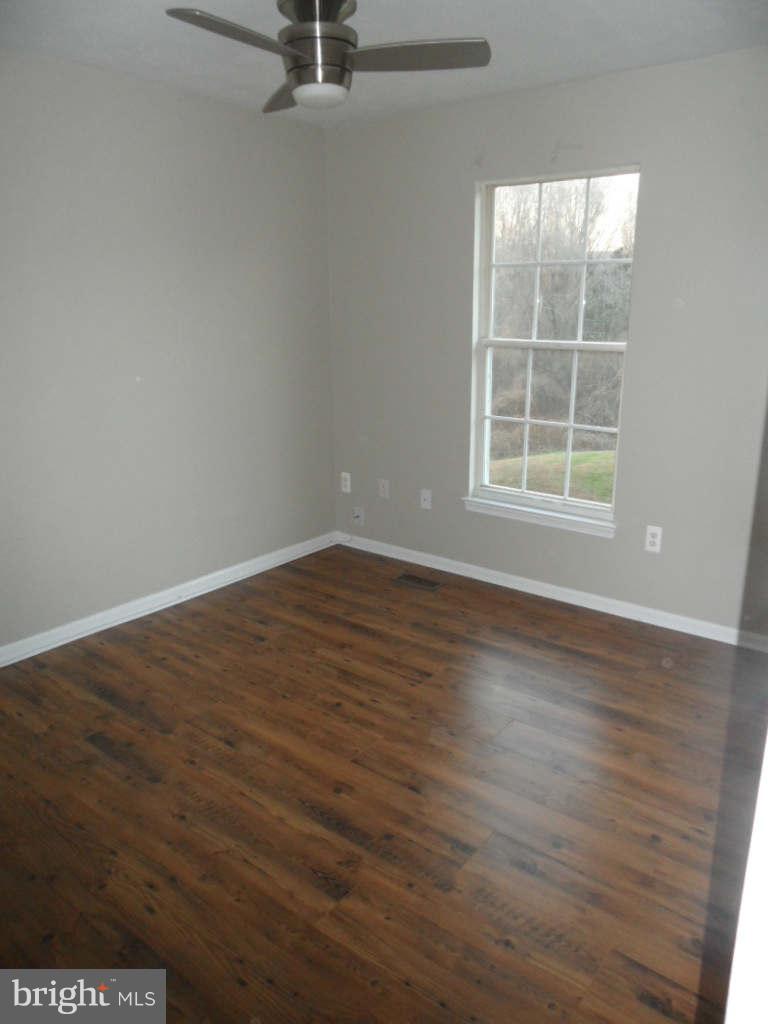 COUNTRY WALK - Residential Lease