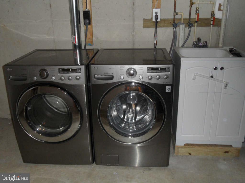 COUNTRY WALK - Residential Lease