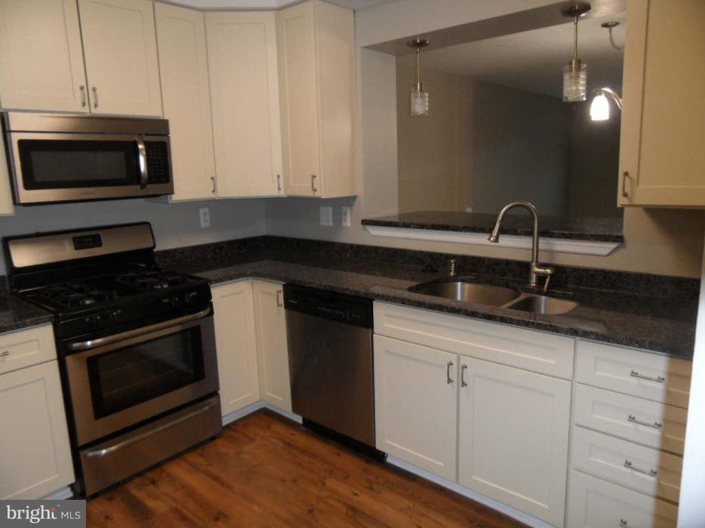 COUNTRY WALK - Residential Lease