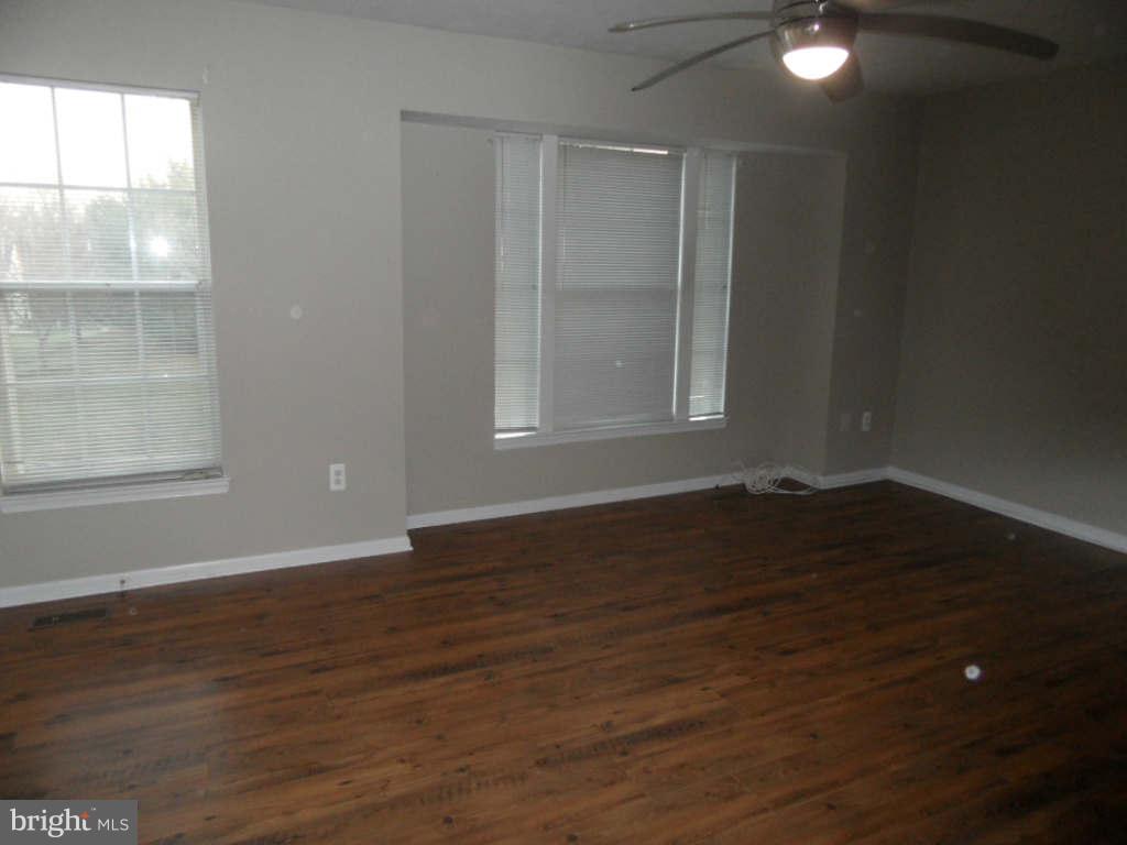 COUNTRY WALK - Residential Lease