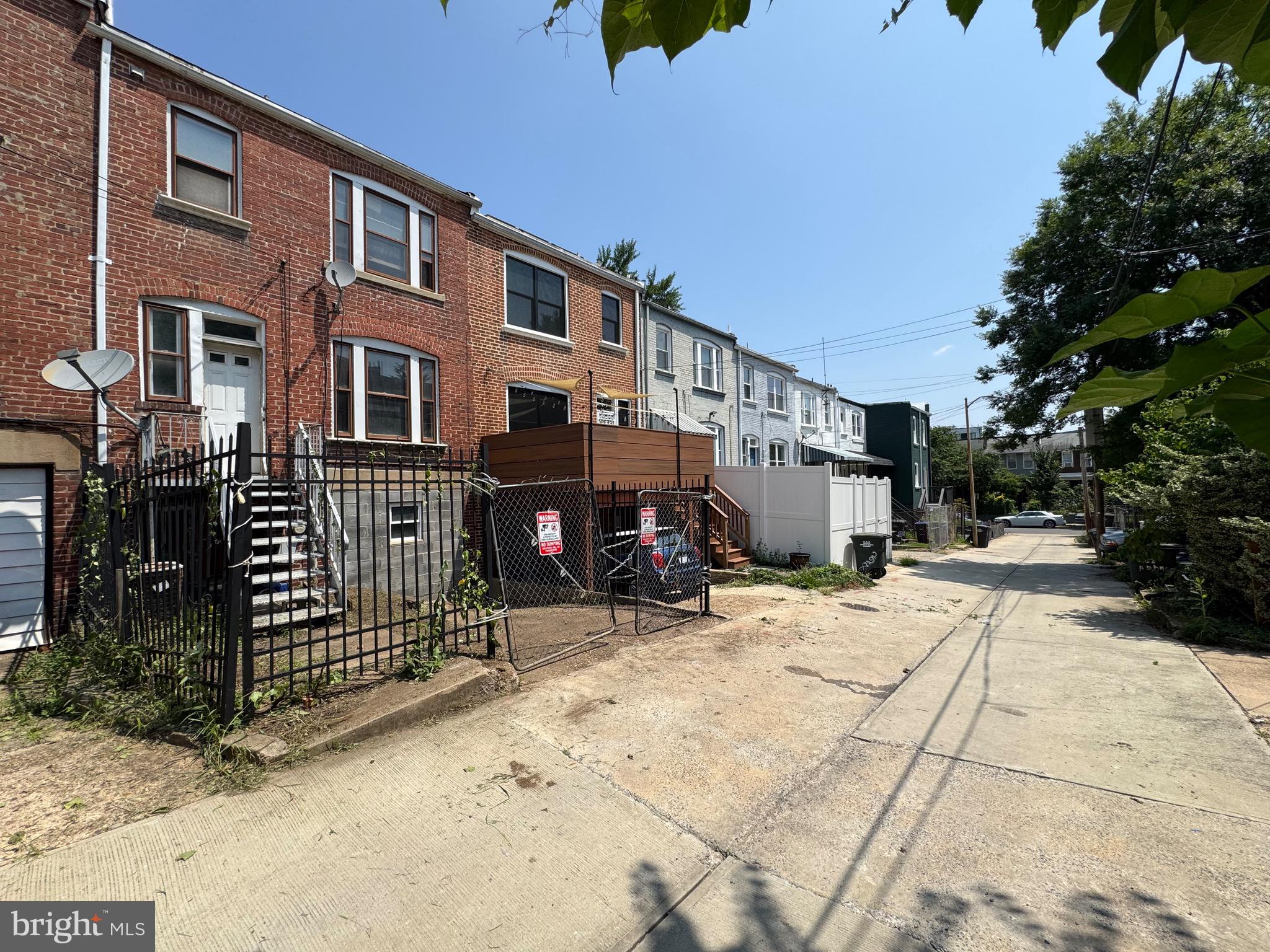 223 ASCOT PLACE NE