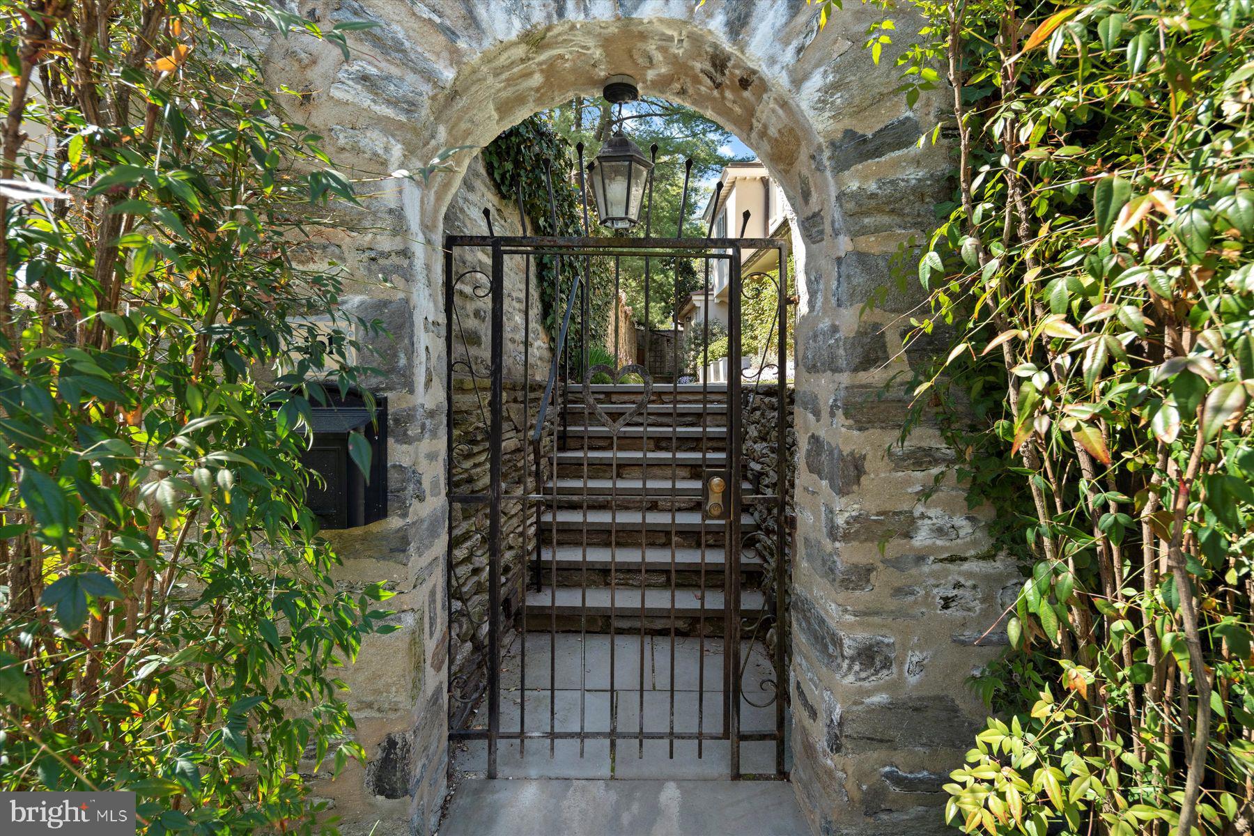 CHESTNUT HILL - Residential