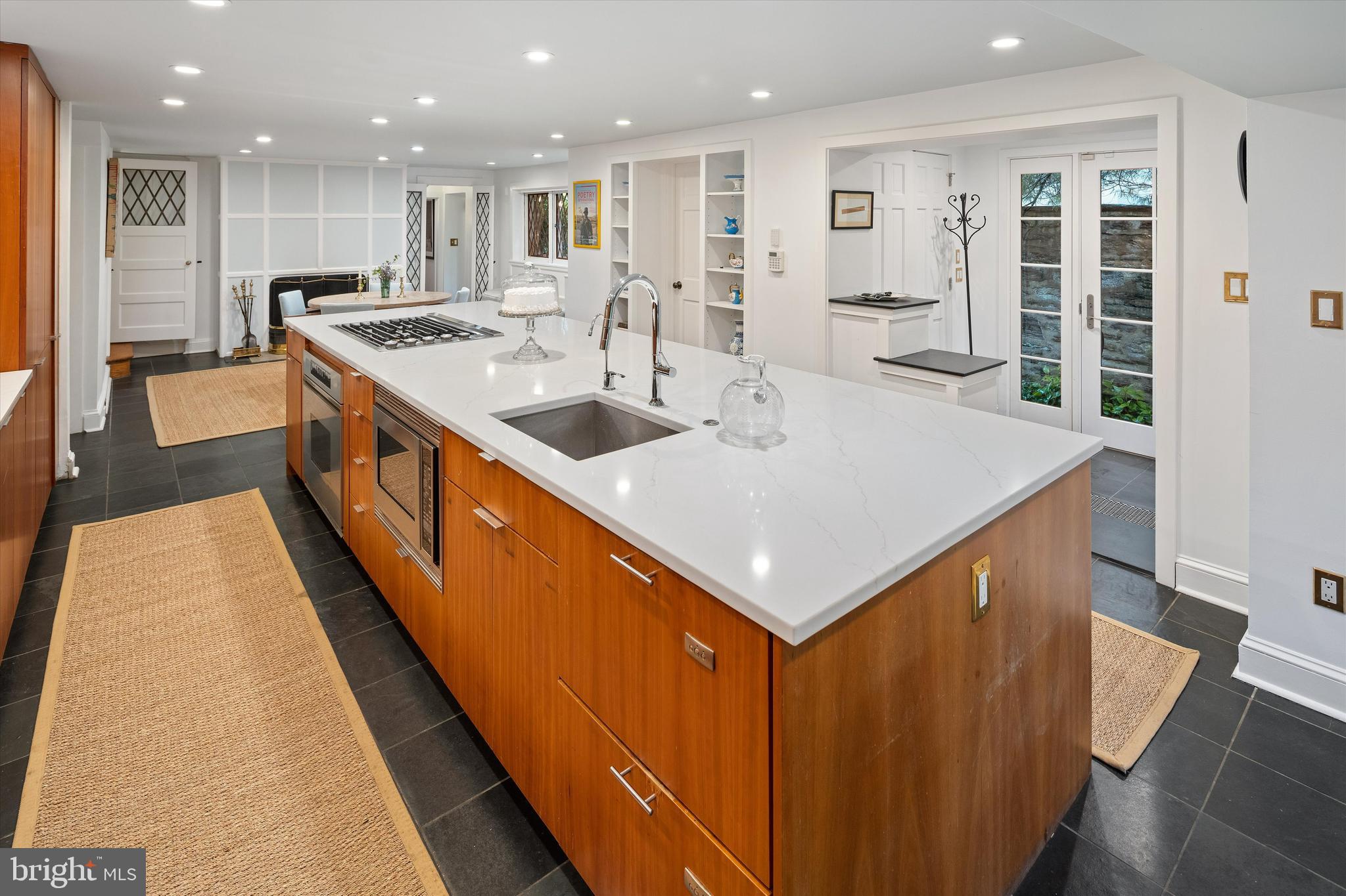 CHESTNUT HILL - Residential