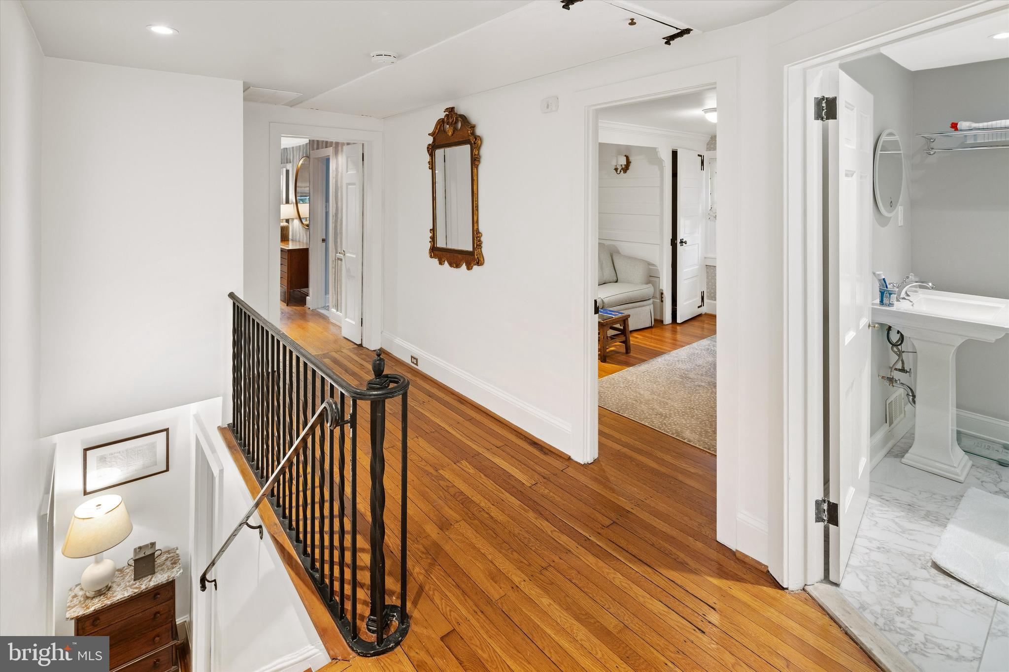 CHESTNUT HILL - Residential