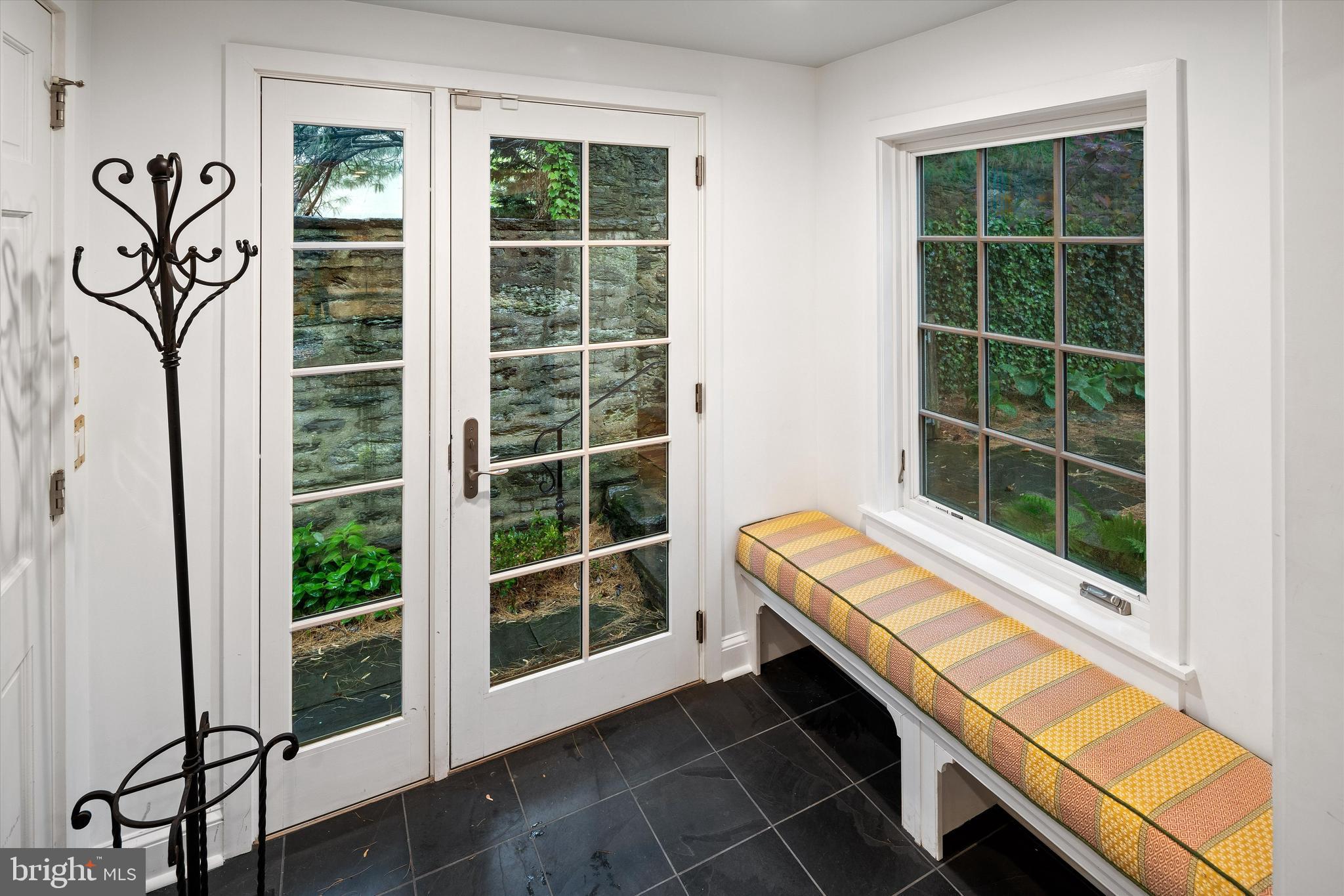 CHESTNUT HILL - Residential