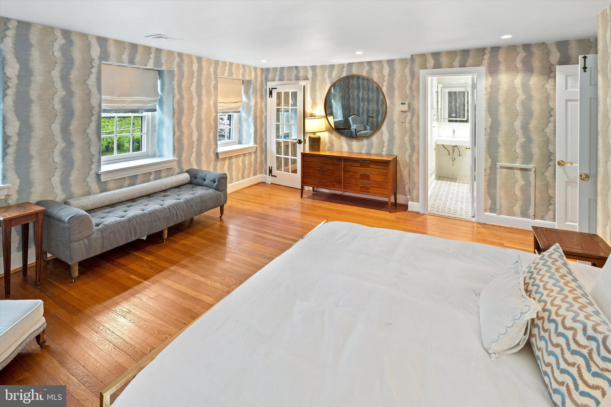 CHESTNUT HILL - Residential