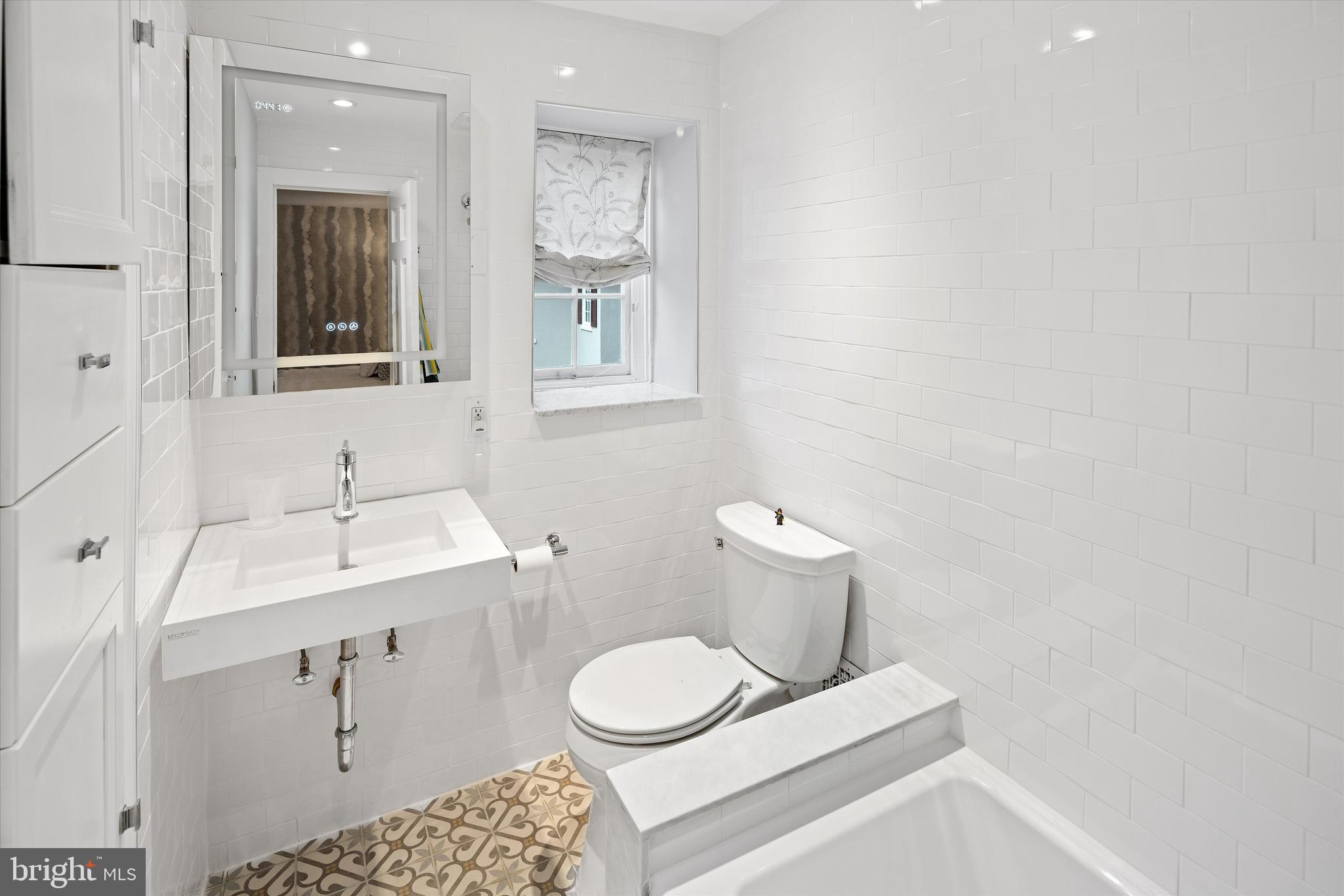 CHESTNUT HILL - Residential