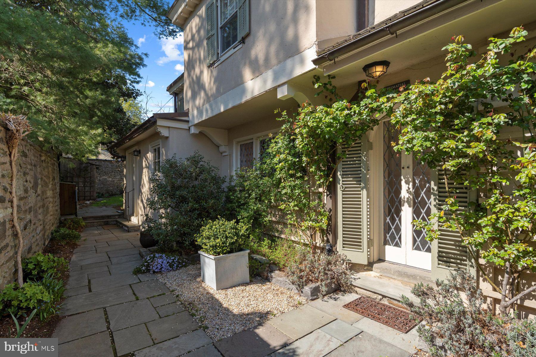 CHESTNUT HILL - Residential