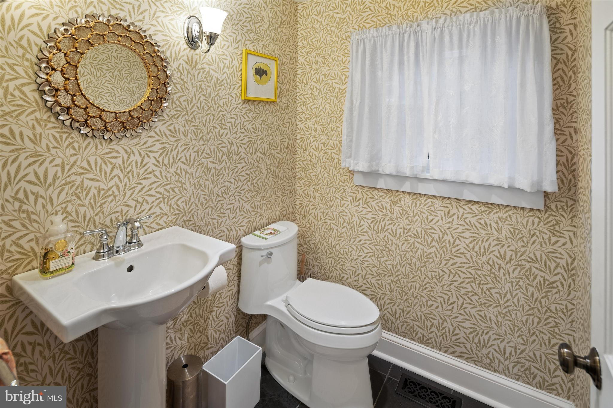 CHESTNUT HILL - Residential