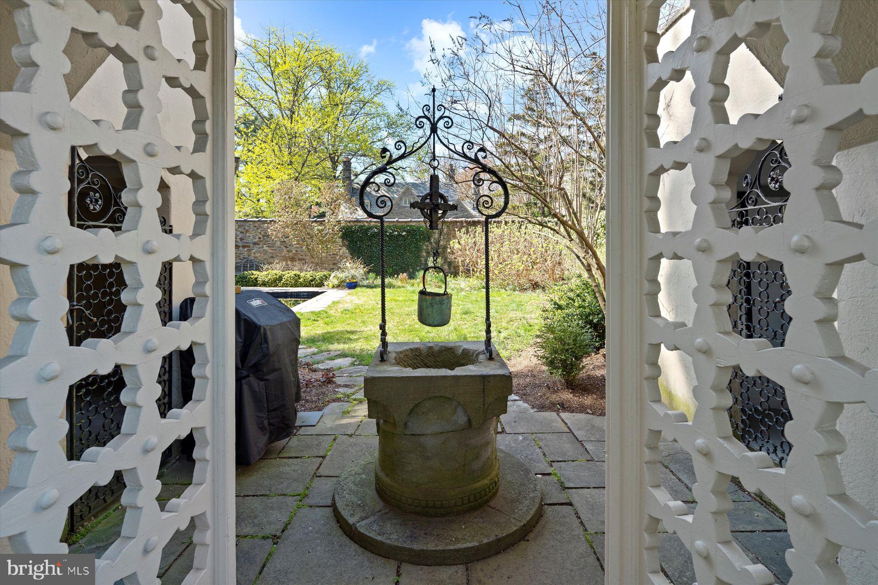 CHESTNUT HILL - Residential