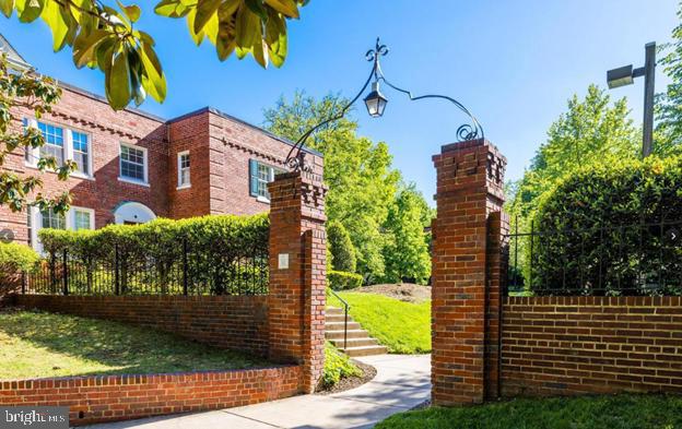 1742 N RHODES STREET 5-304