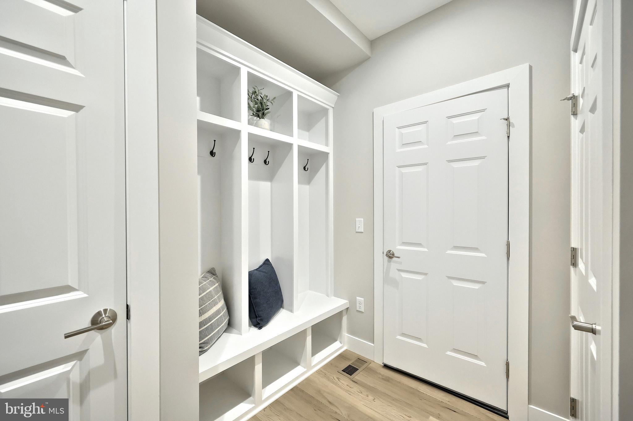 WINDING CREEK - Residential