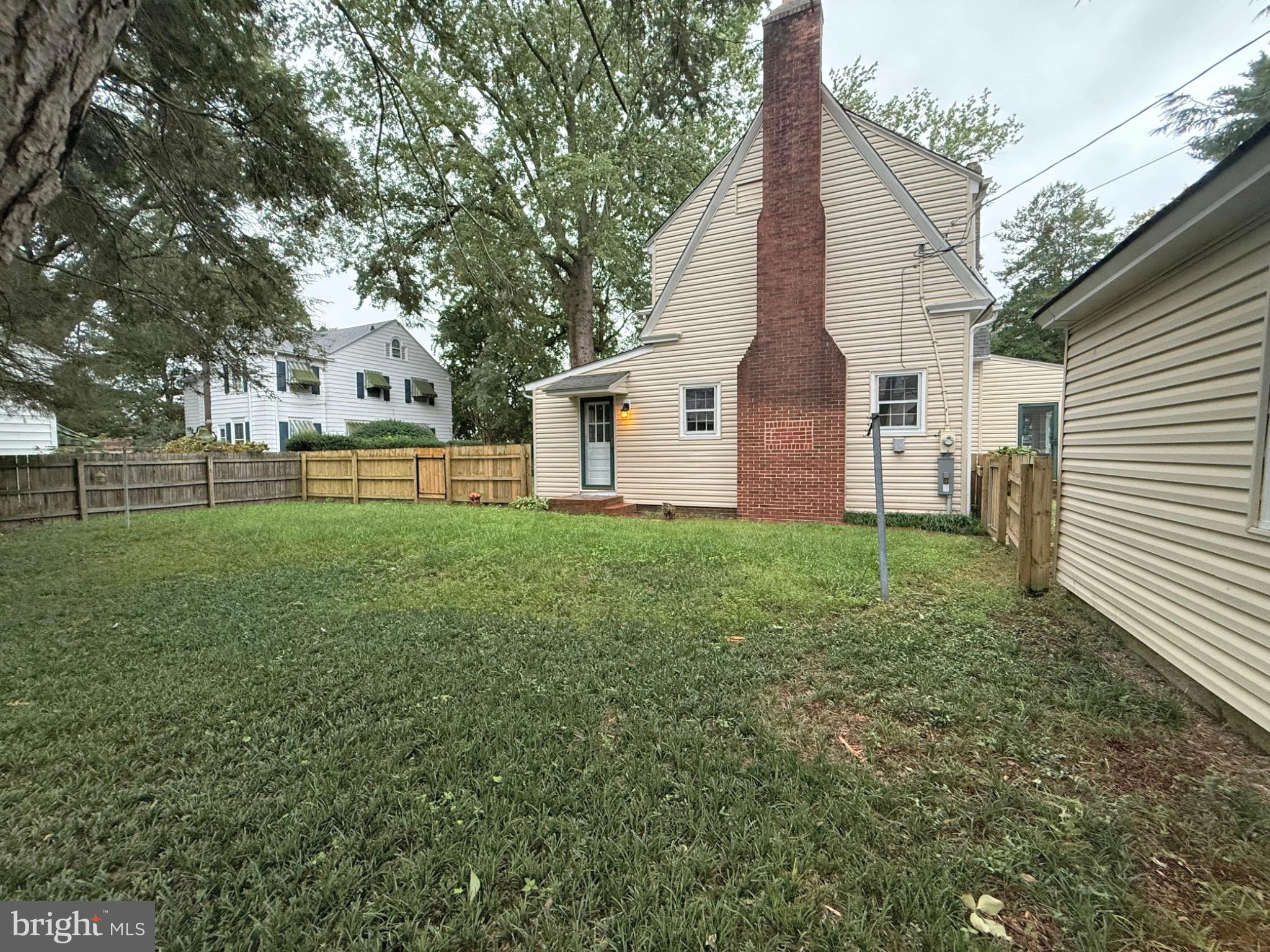 215 S CLAIRMONT DRIVE