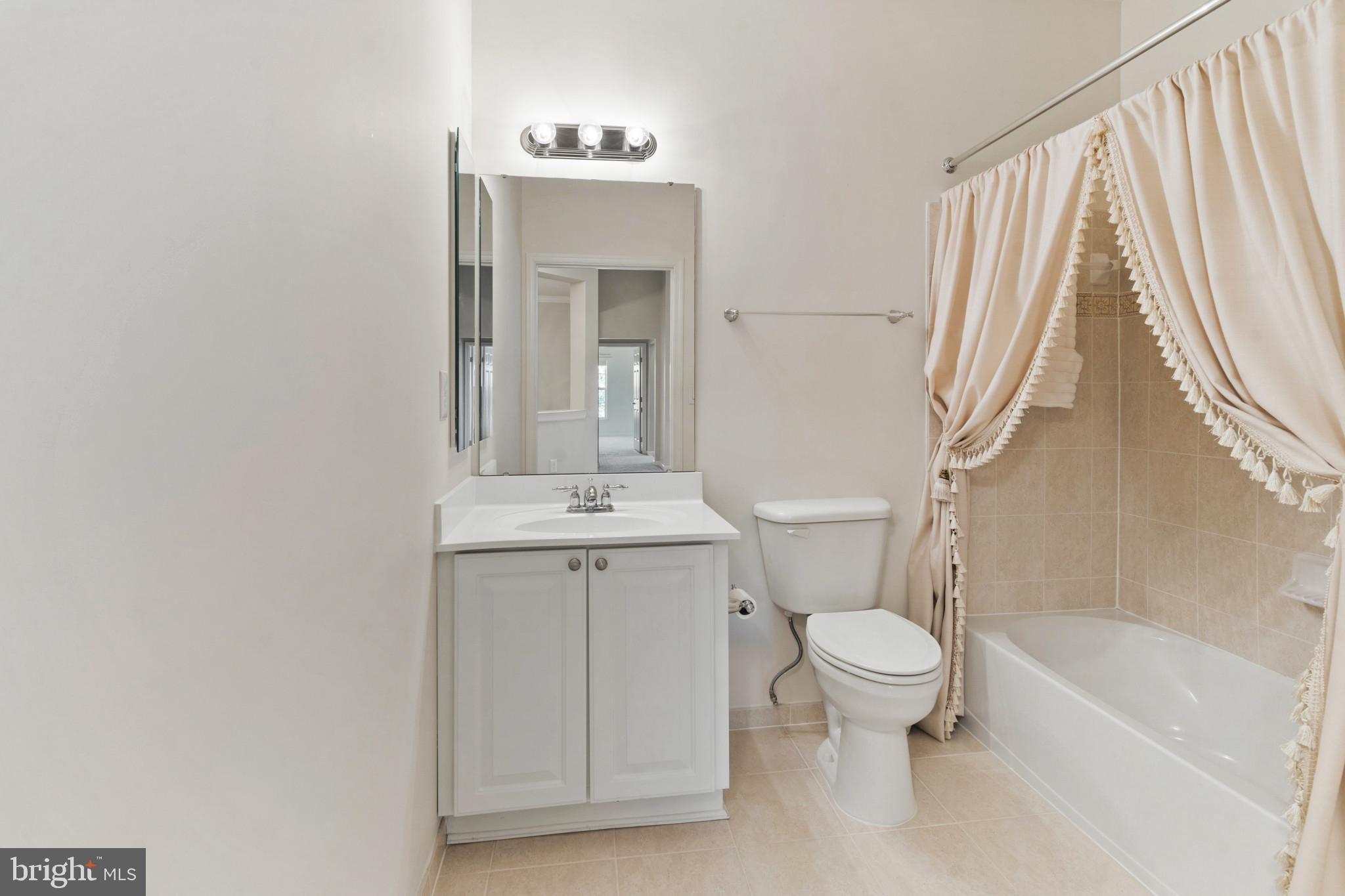 COURTYARDS AT WAVERLY WOODS EAST - Residential