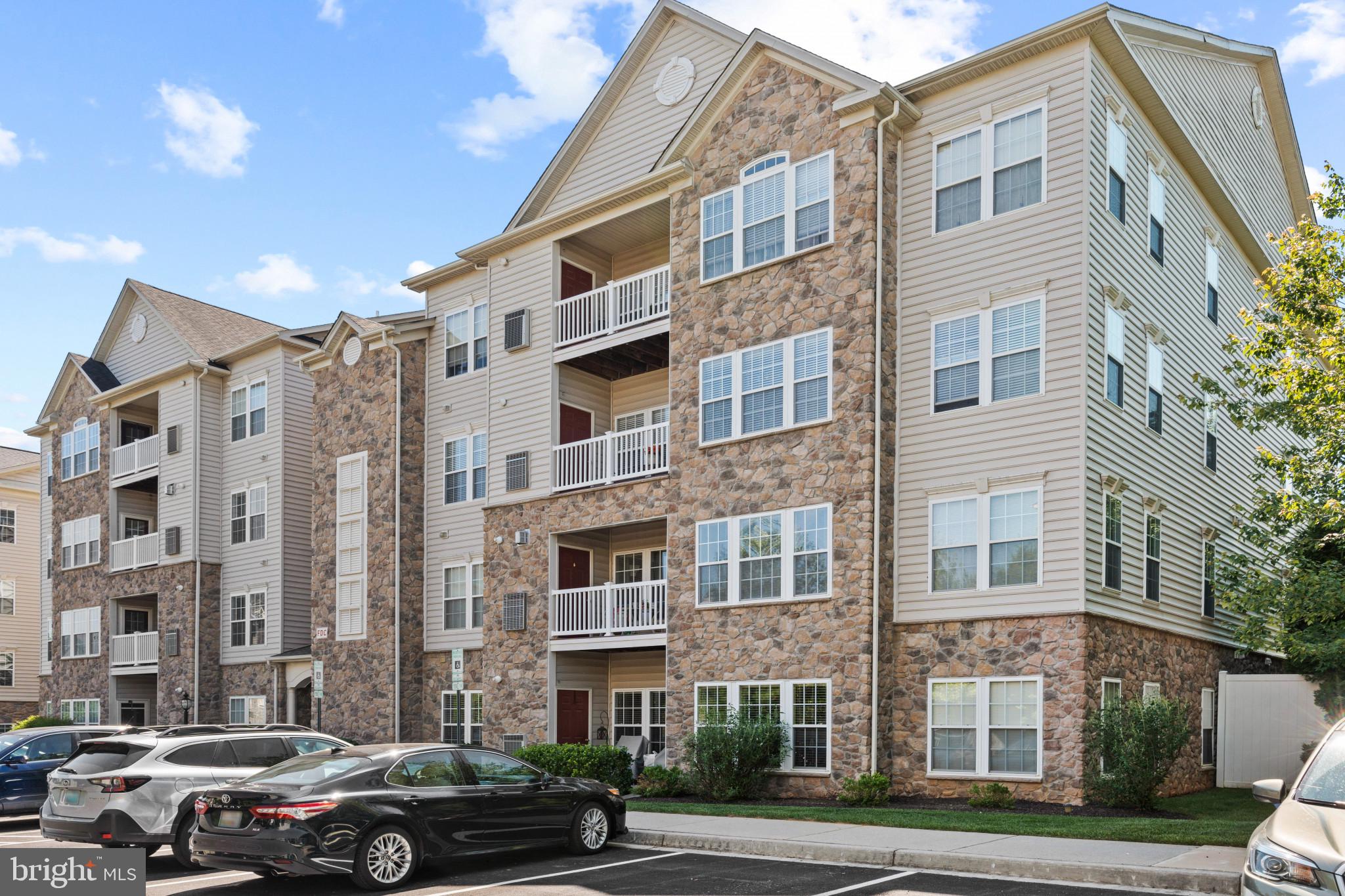 COURTYARDS AT WAVERLY WOODS EAST - Residential
