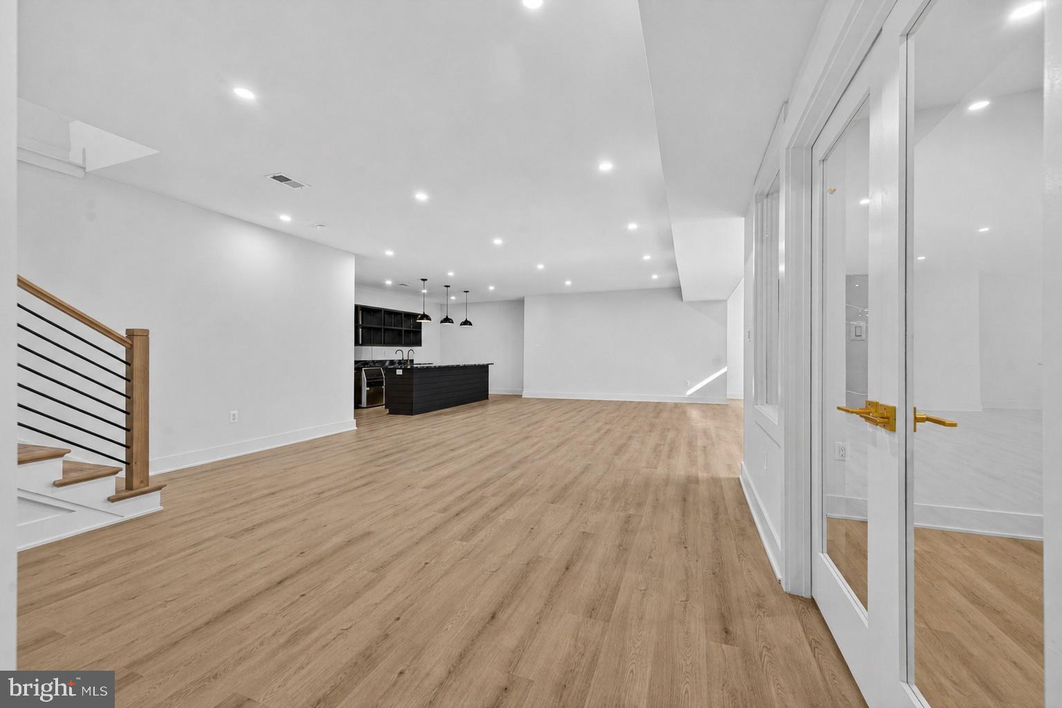VIENNA WOODS - Residential
